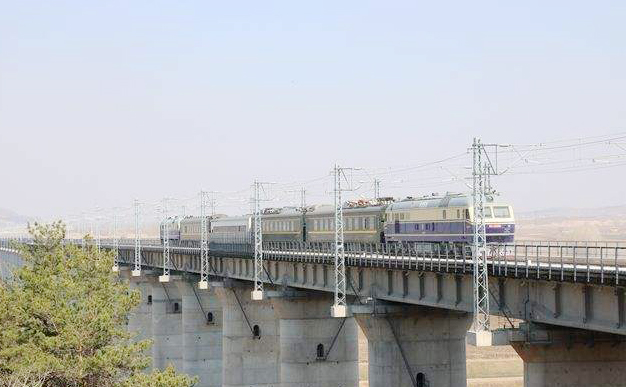 哈佳铁路全线贯通