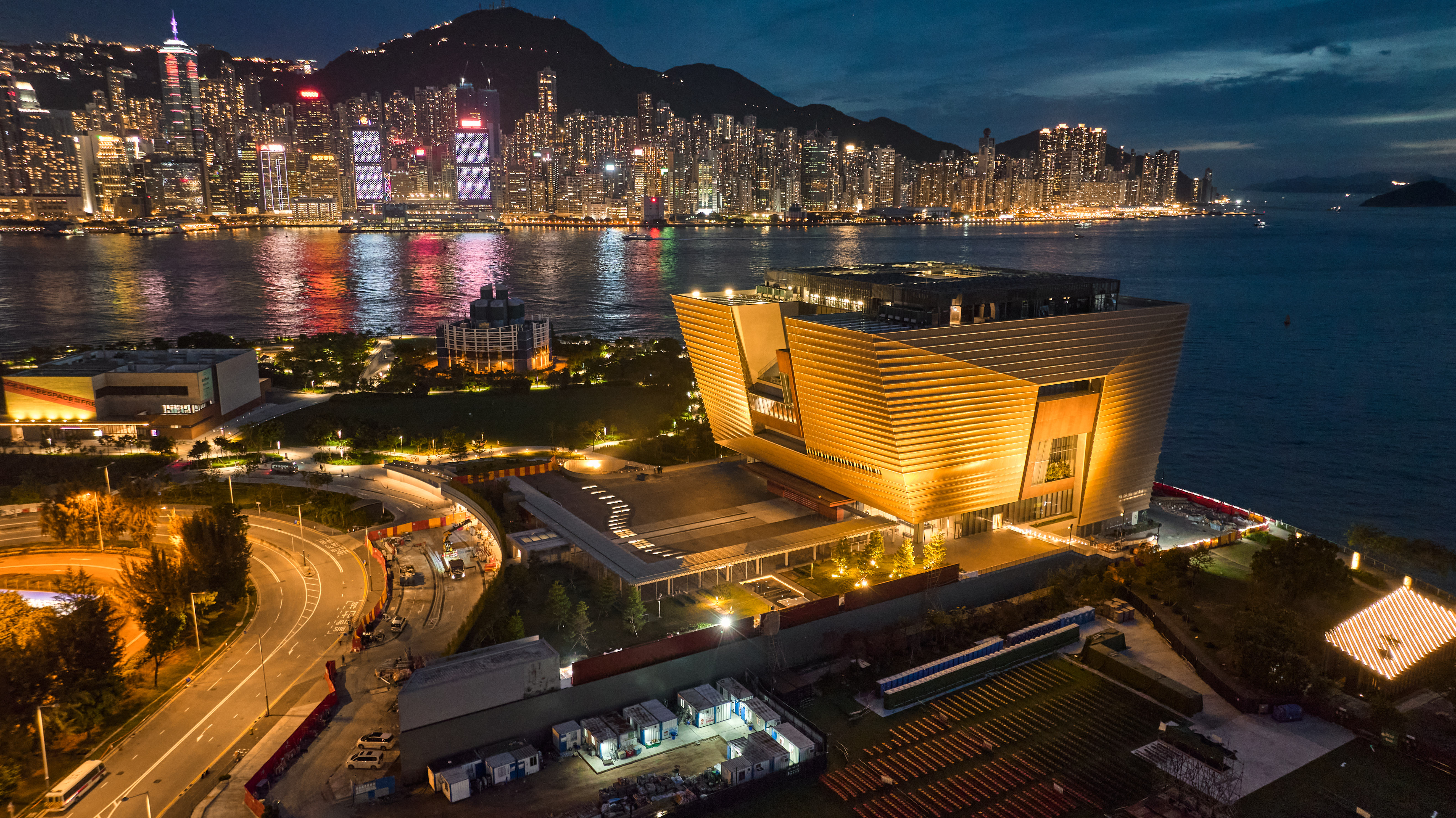 香港故宫文化博物馆-航拍（夜）.jpg