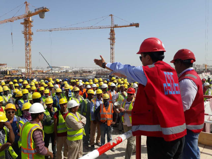 2 中建一局总承包公司科威特大学城项目多国劳务队伍.jpg
