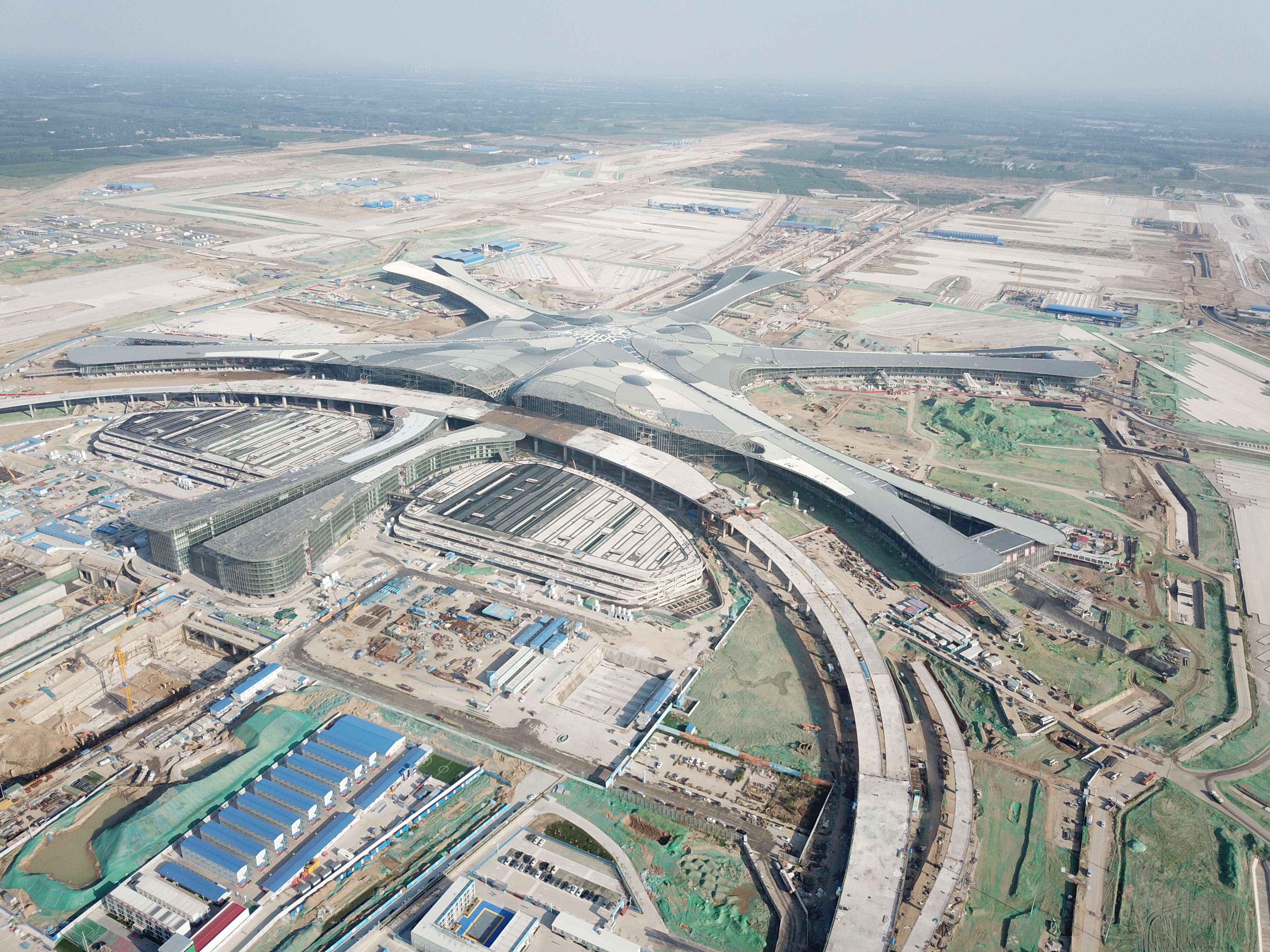 北京新机场作业区高架桥主体结构全线贯通