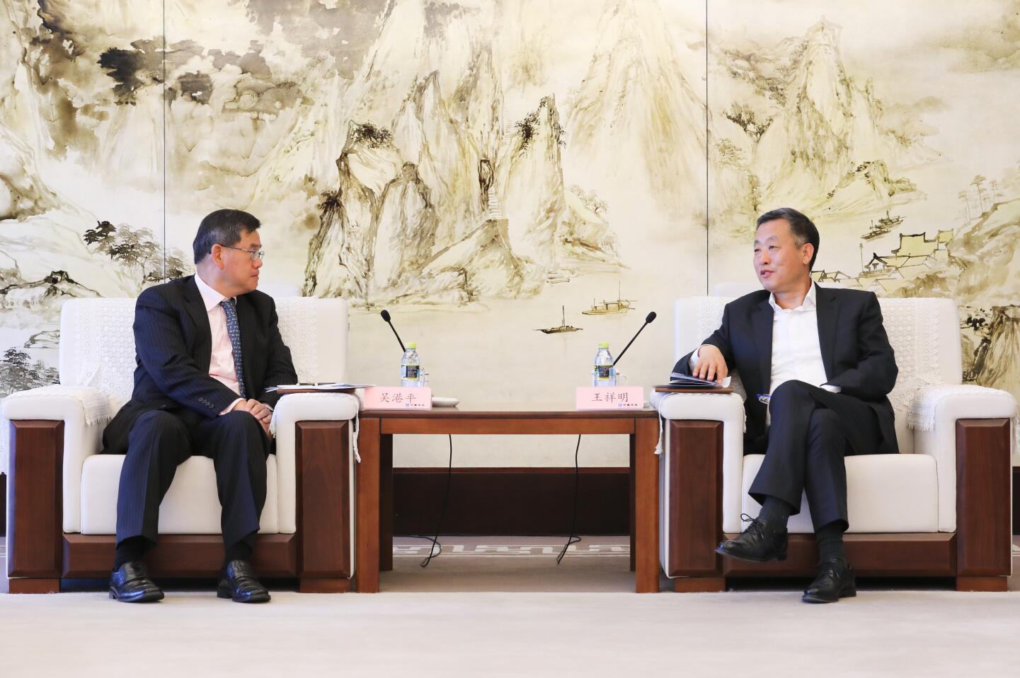 王祥明会晤安永中国主席吴港平