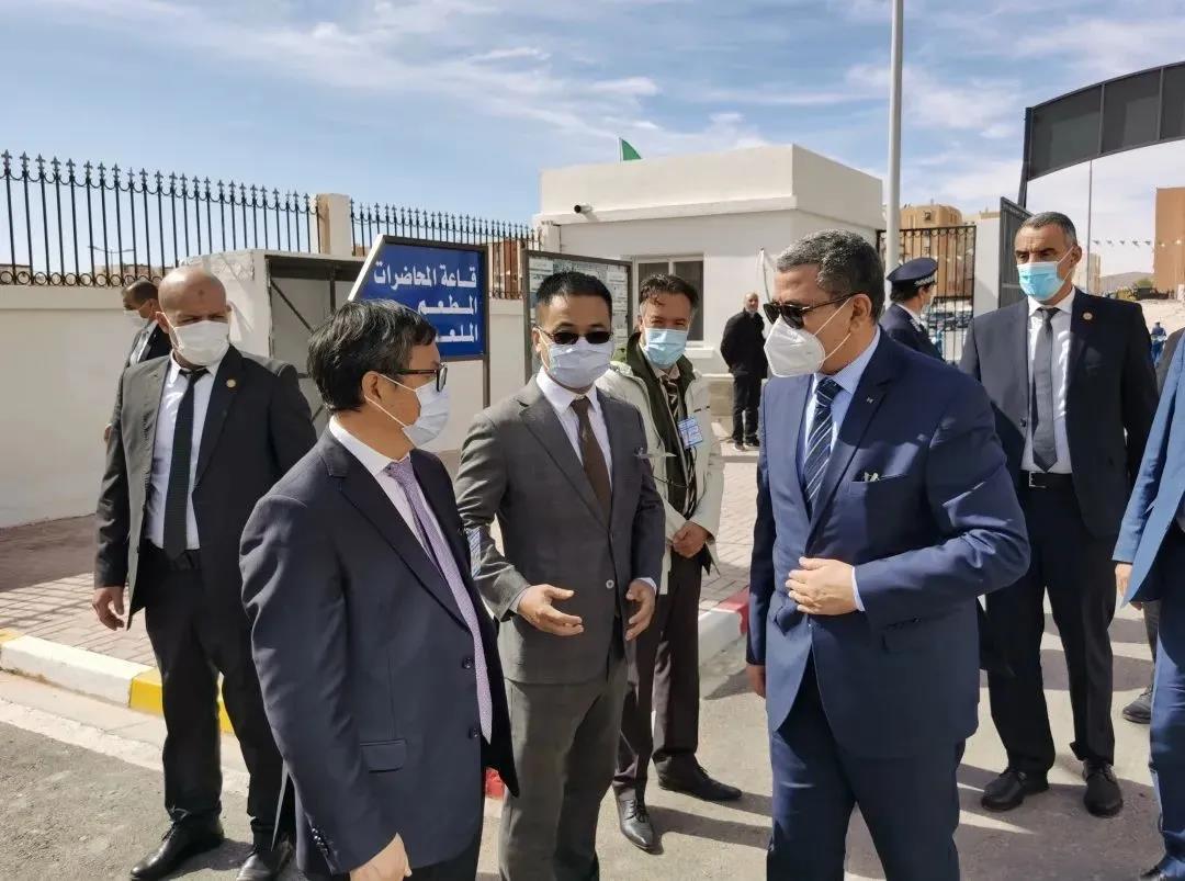 阿尔及利亚总理杰拉德为杰勒法公共工程职业学院落成典礼开幕