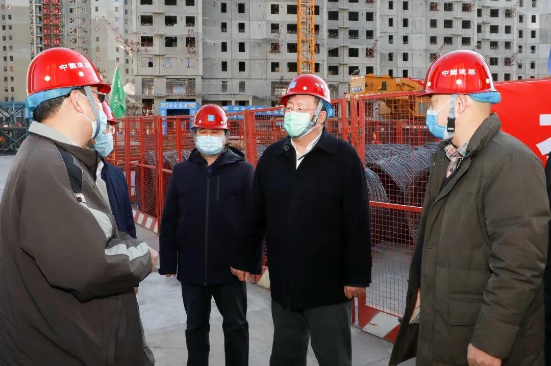 郑学选带班检查在京重点项目疫情防控、安全生产及农民工工资支付工作