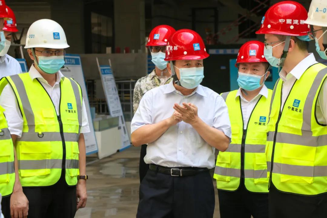 马泽平带班查看在京重点项目疫情防控和安全出产作业