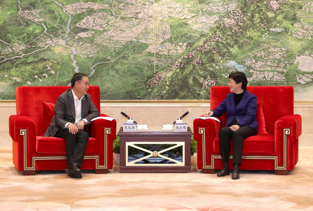 张兆祥与四川省委常委、成都市委书记施小琳谈判