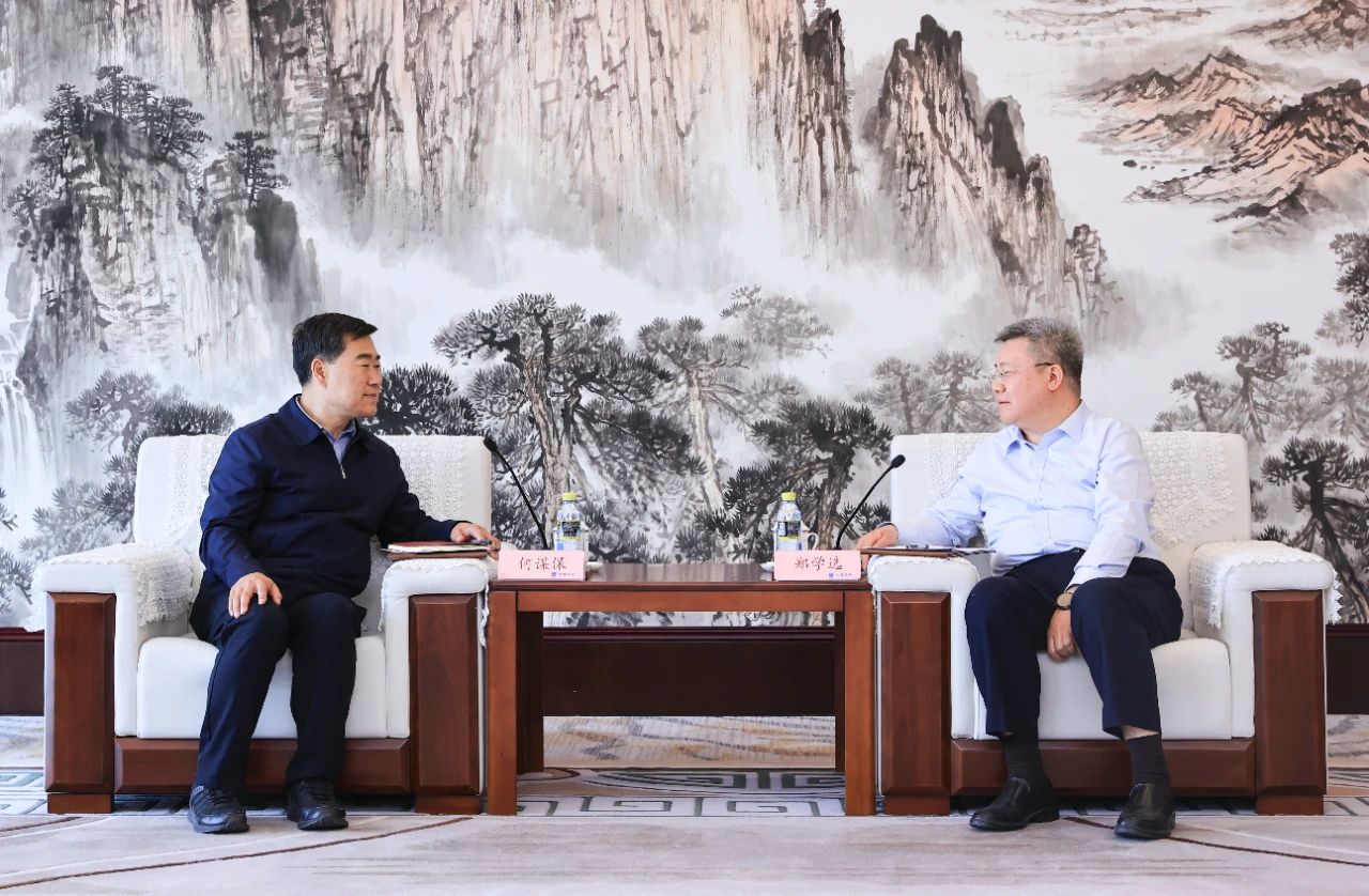 鄭學(xué)選會(huì)見甘南州委書記何謀保一行