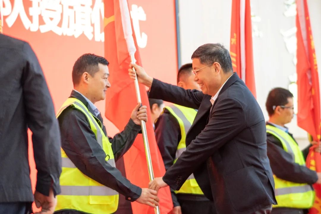 李永明赴四川省甘孜藏族自治州重點(diǎn)項(xiàng)目開展調(diào)研檢查，出席勞動競賽啟動儀式并與一線青年員工座談交流