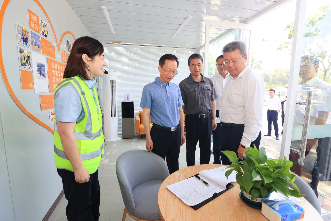 中華全國總工會副主席魏地春帶隊赴中建集團走訪一線“送清涼”