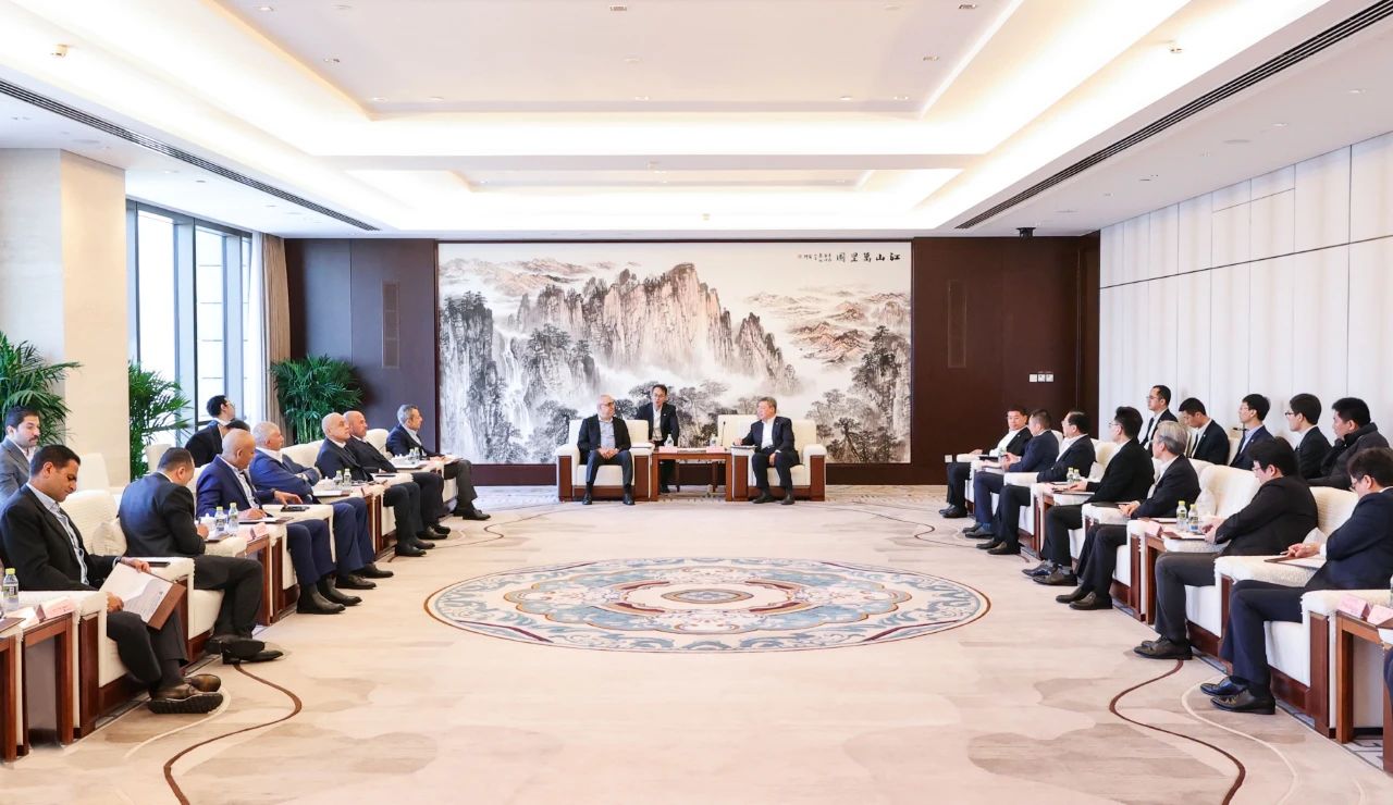 郑学选与埃及住房部长埃萨姆·加扎尔会谈