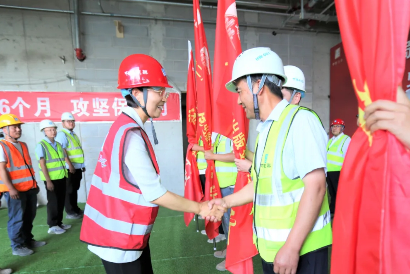 单广袖调研底层联系点并看望慰劳一线建设者