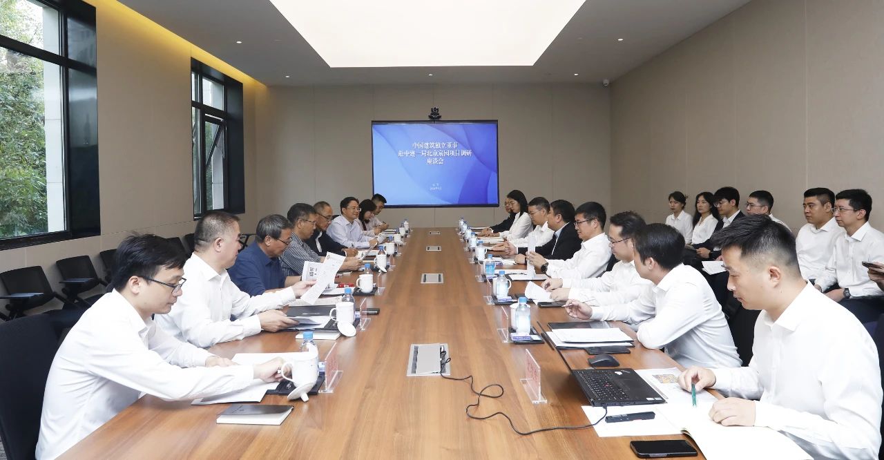 中建科工承建的三一智能制造以及金屬材料數(shù)字化加工貿(mào)易中心二期項(xiàng)目主體結(jié)構(gòu)封頂