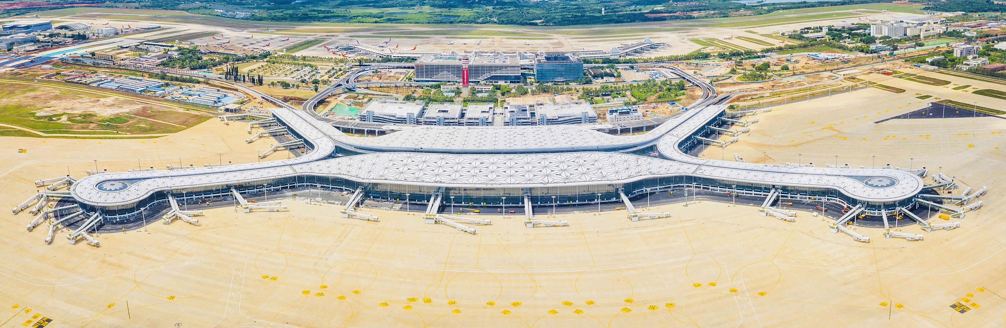 美兰机场二期航站楼项目顺畅竣工