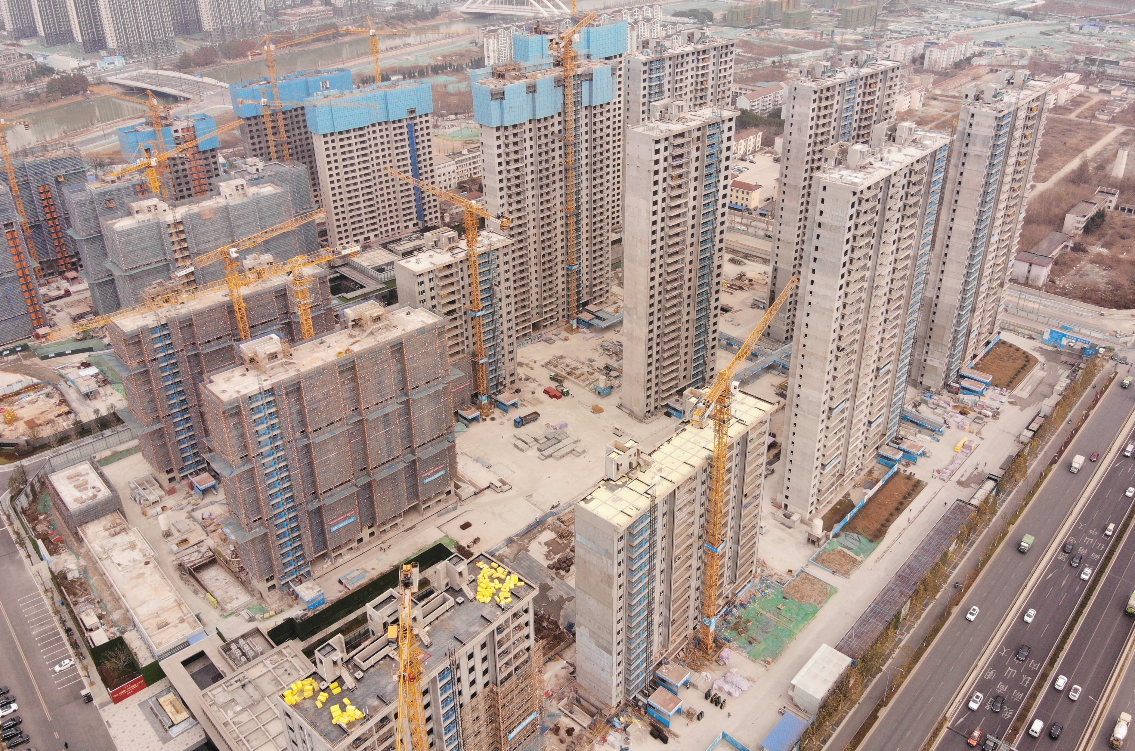 中建四局承建的南京南部新城G32項(xiàng)目順利封頂