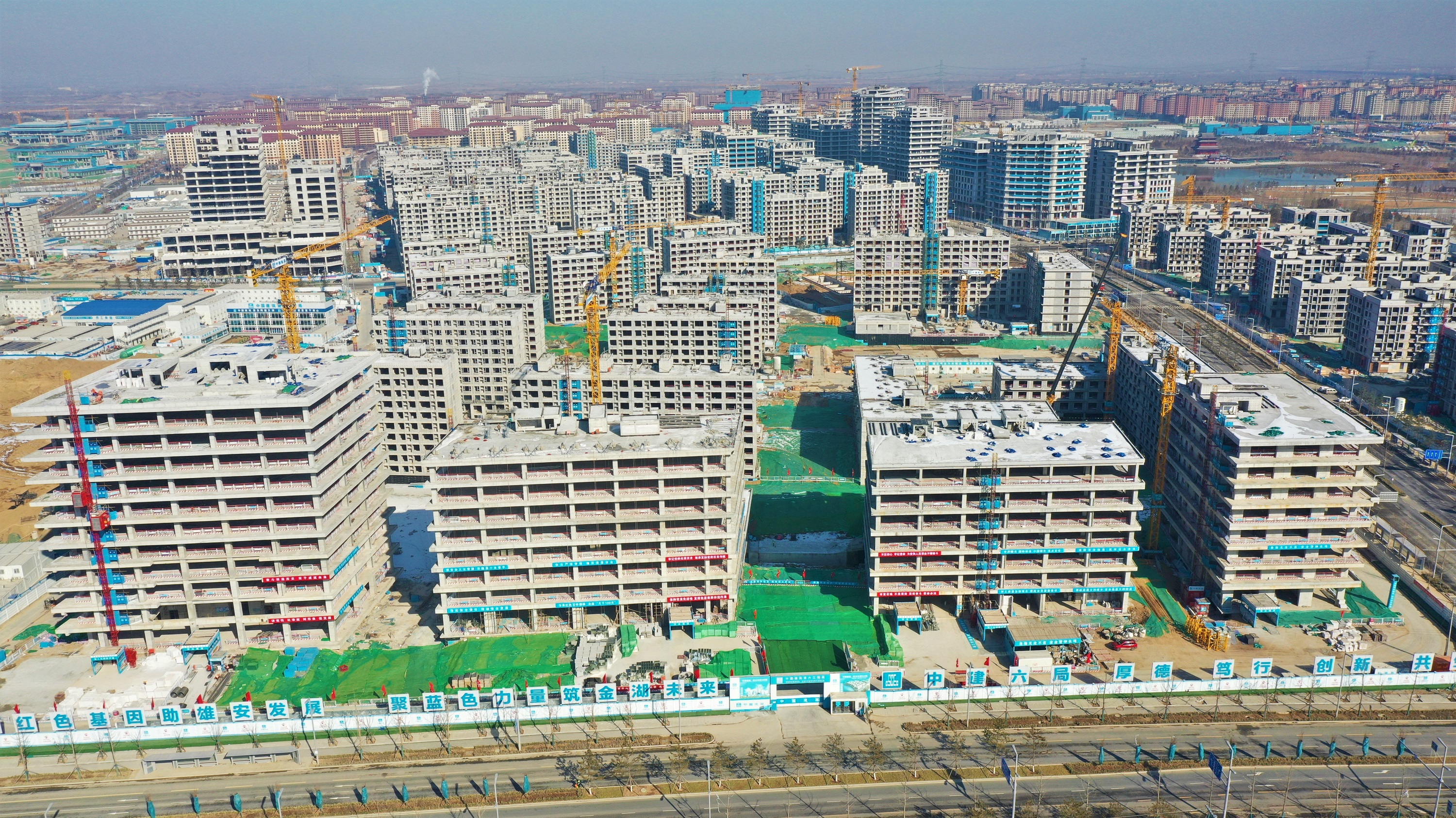 中建六局承建的河北建投雄安·金湖未來城第六標(biāo)段十棟單體通過主體結(jié)構(gòu)驗收