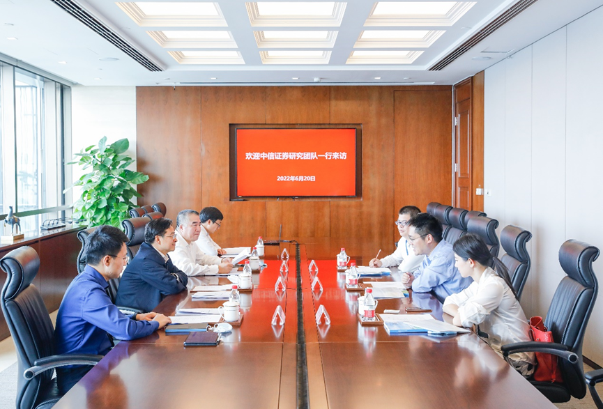 《人民日報(bào)》點(diǎn)贊華為自研芯、鴻蒙、大飛機(jī)C919等：欲成大器先沉住氣
