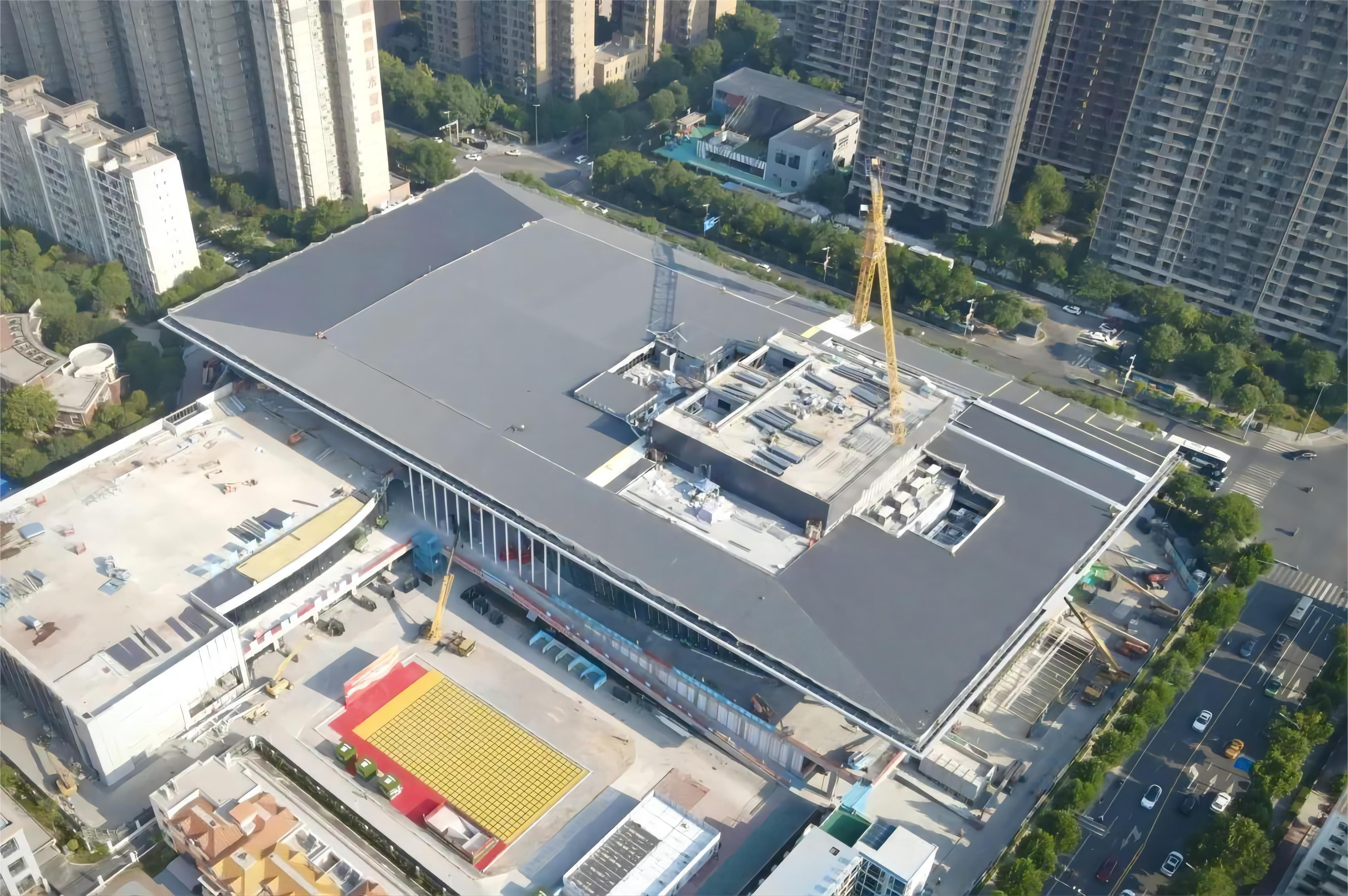 中建八局承建的陜西省開元劇場項目金屬屋面封頂