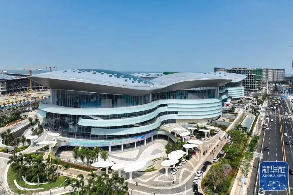 世界最大单体免税店海口国际免税城投入运行