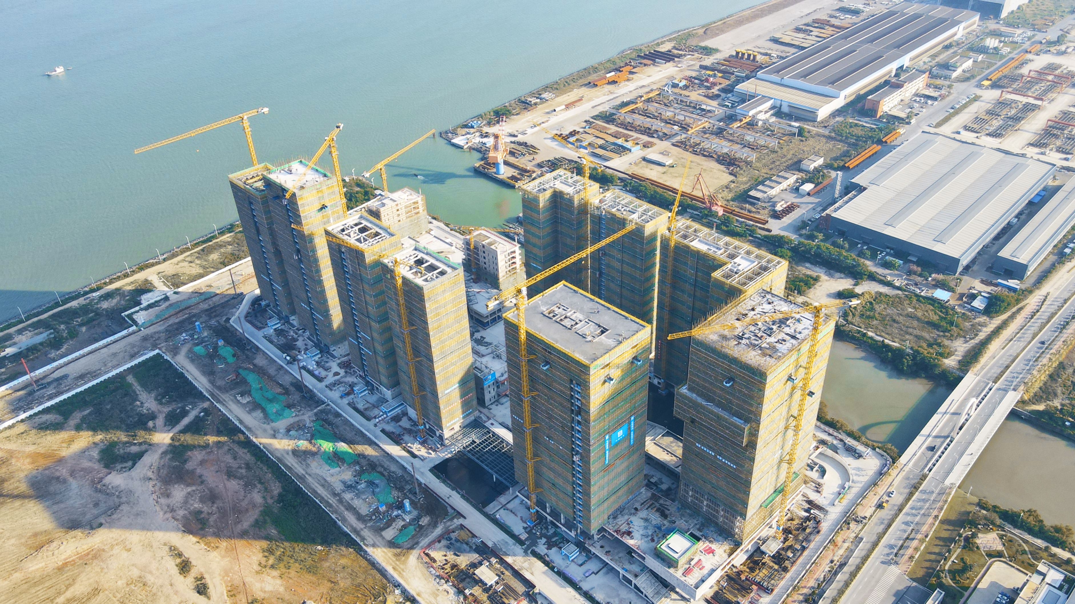 中建三局承建的广东中山中深科技立异产业园项目主体结构全面封顶