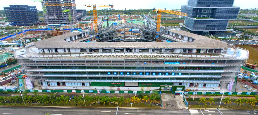 中建三局海南江東發(fā)展大廈項目主體結(jié)構(gòu)封頂