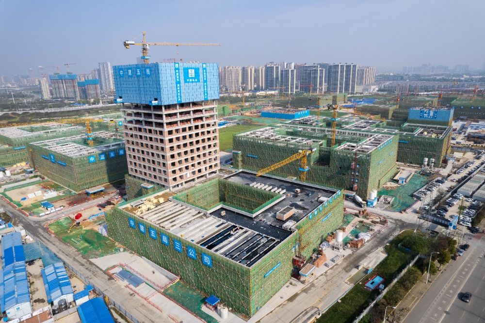 中建五局承建的湖南岳麓山實(shí)驗(yàn)室集聚區(qū)農(nóng)大片區(qū)項(xiàng)目完成全面封頂
