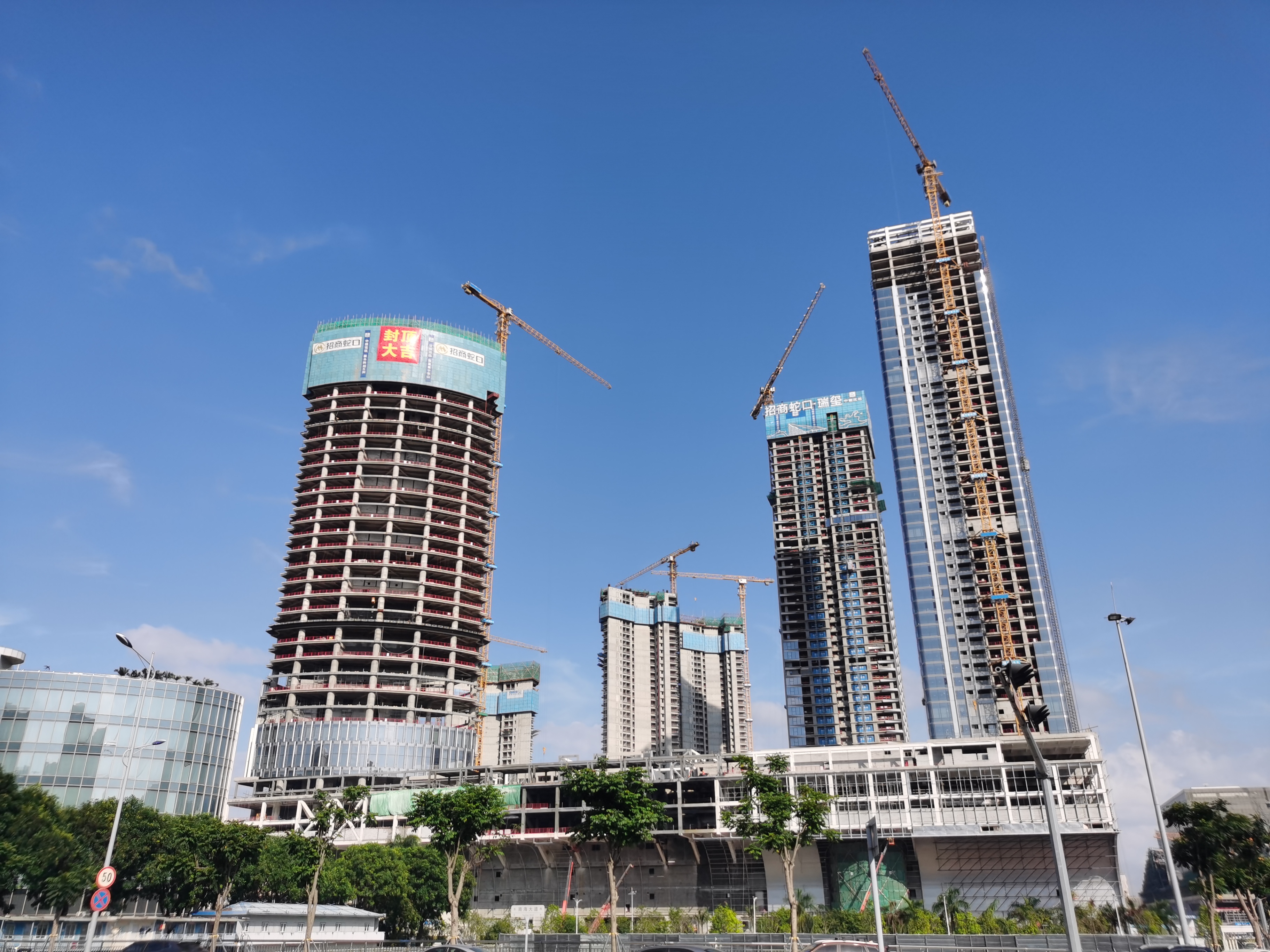 中建一局承建的深圳太子灣望海大廈項目主體結(jié)構(gòu)封頂