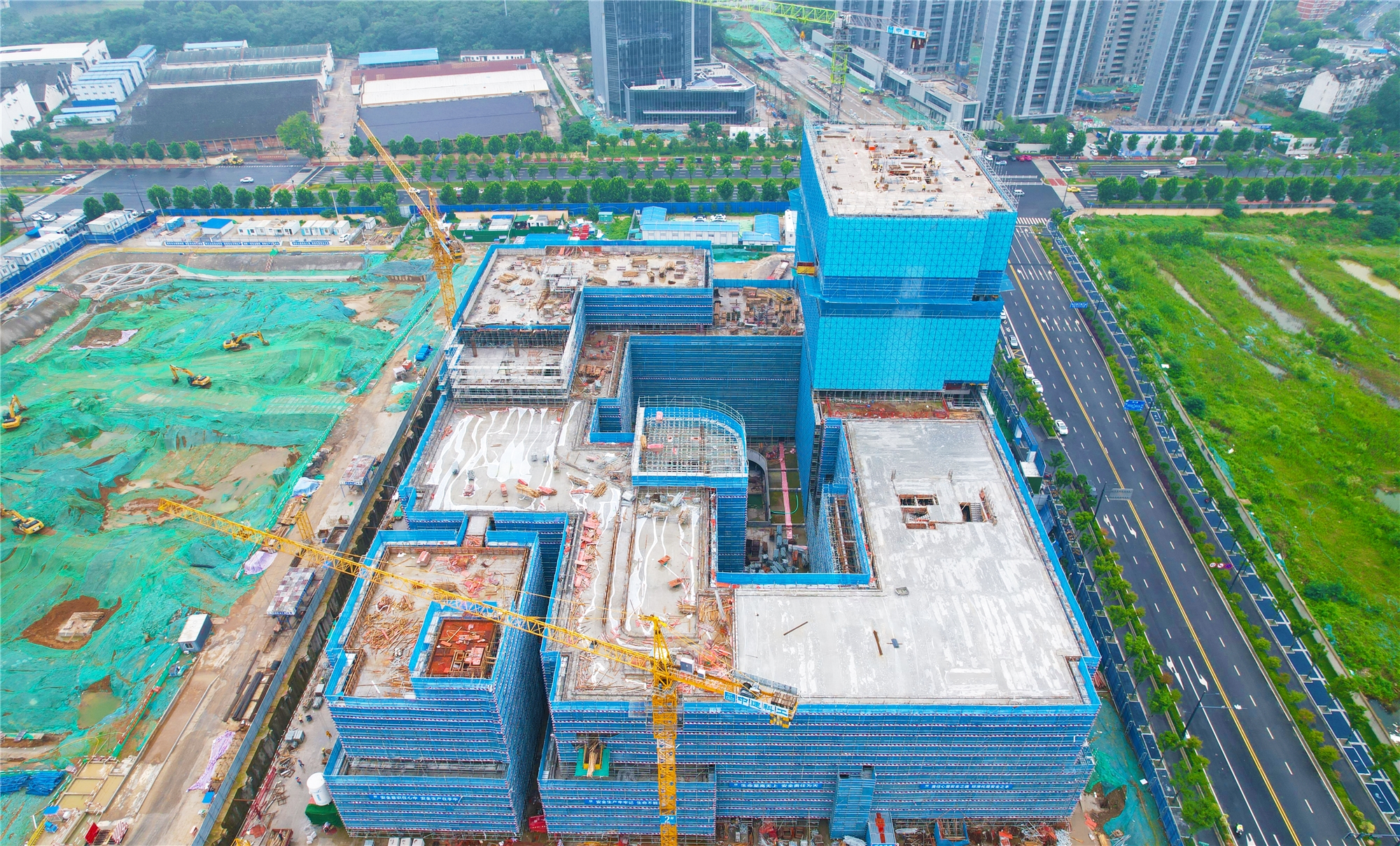 中建科工承建的南京雨花徐工地块社区服务中心项目全面封顶
