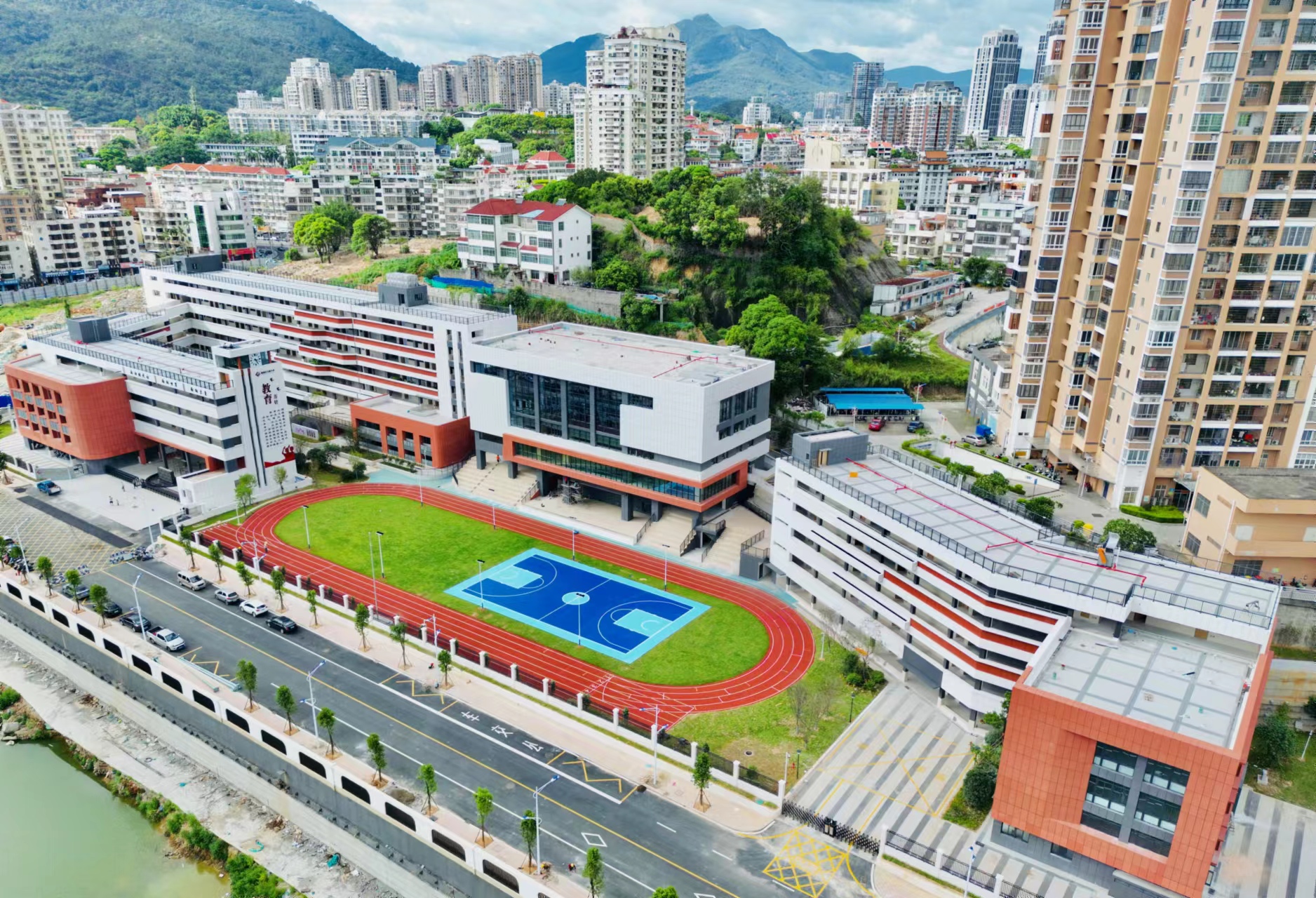 文献小学.jpg