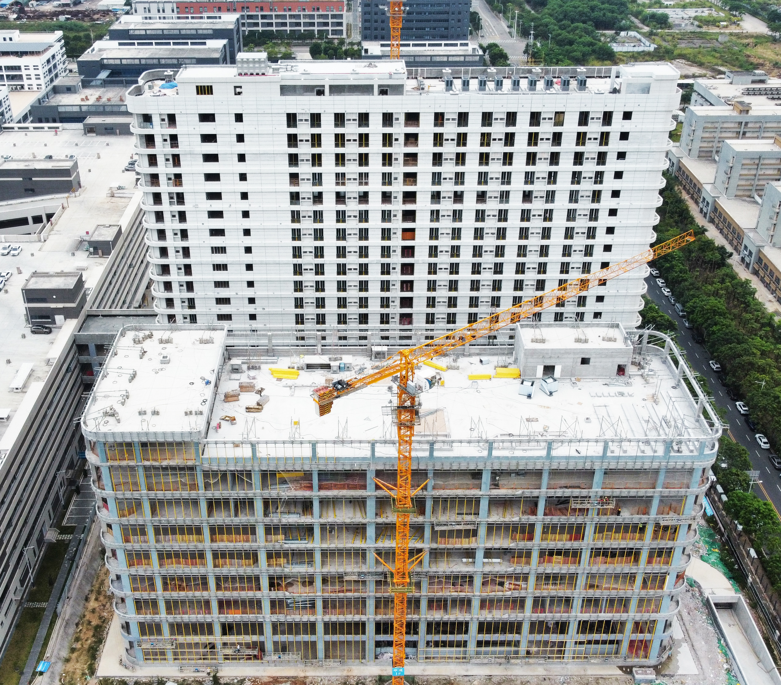 中建六局承建的廈門強力巨彩LED顯示屏產(chǎn)業(yè)園項目二期主體結構完工