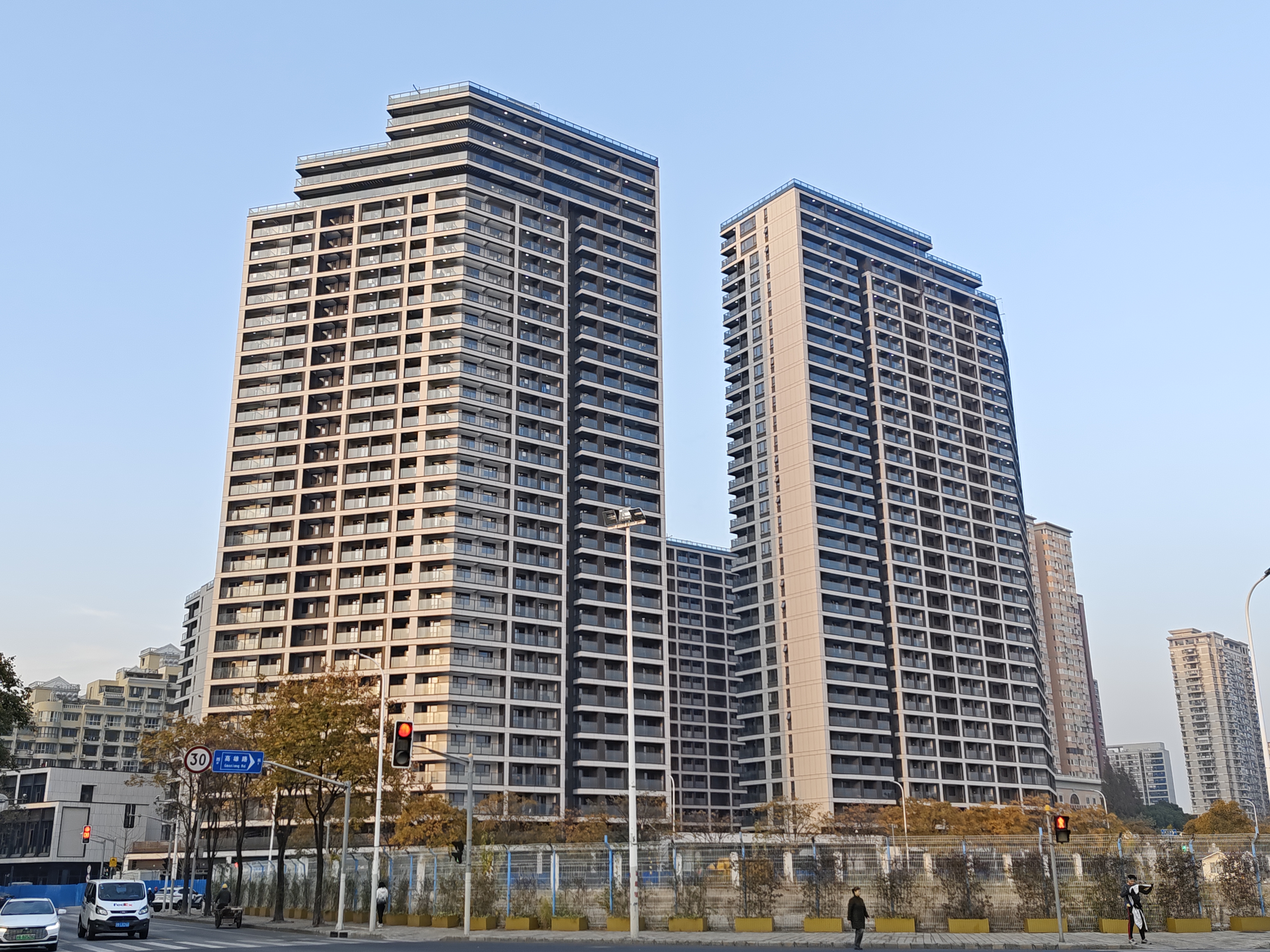 中建八局承建
、中建装修参建的黄浦区南浦社区802项目竣工交给