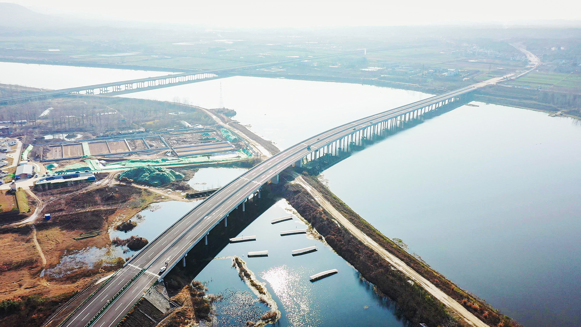 中建三局承建的湖北随州南外环项目府河大桥全线贯通