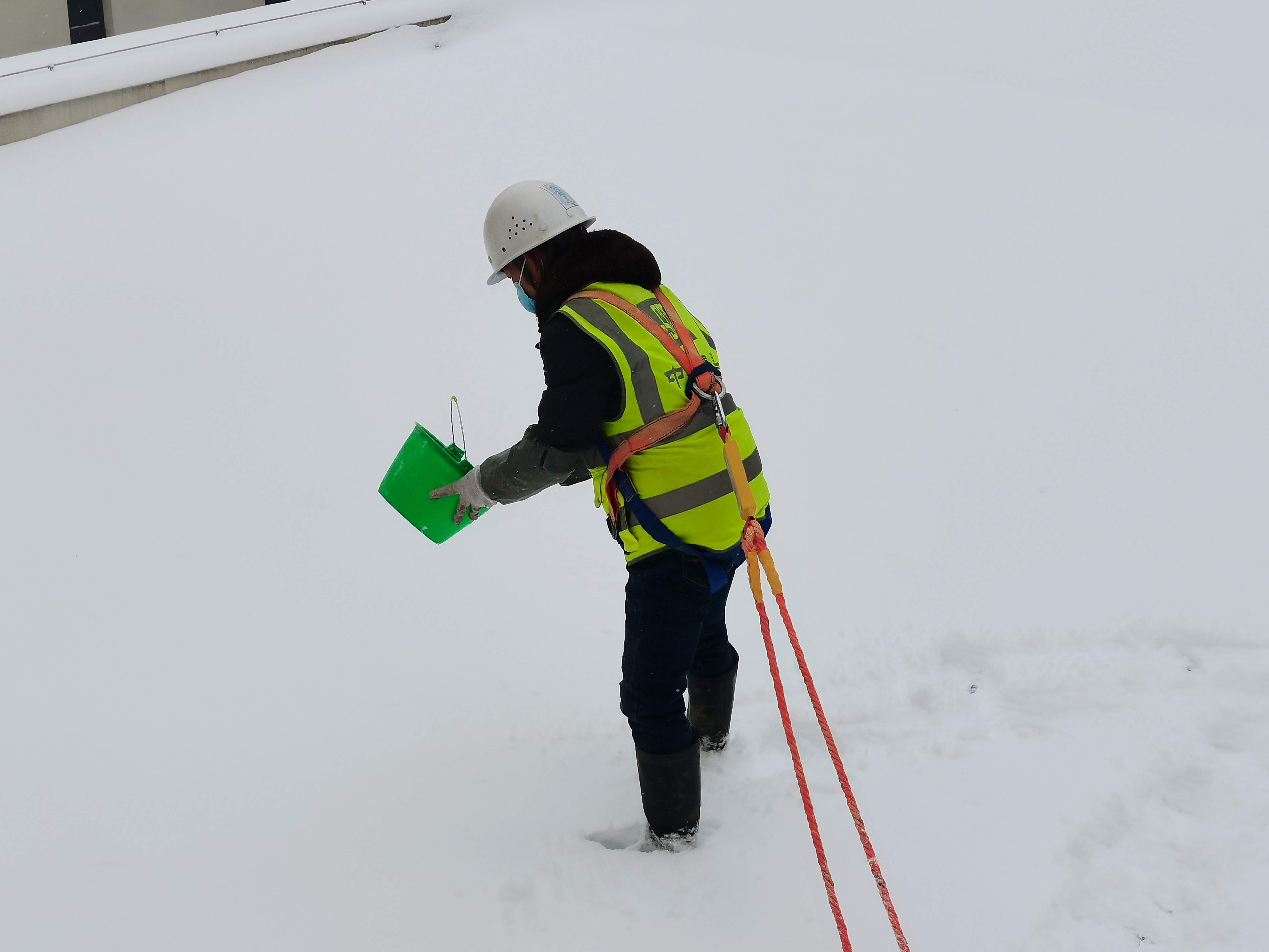 屋面清理積雪.jpg