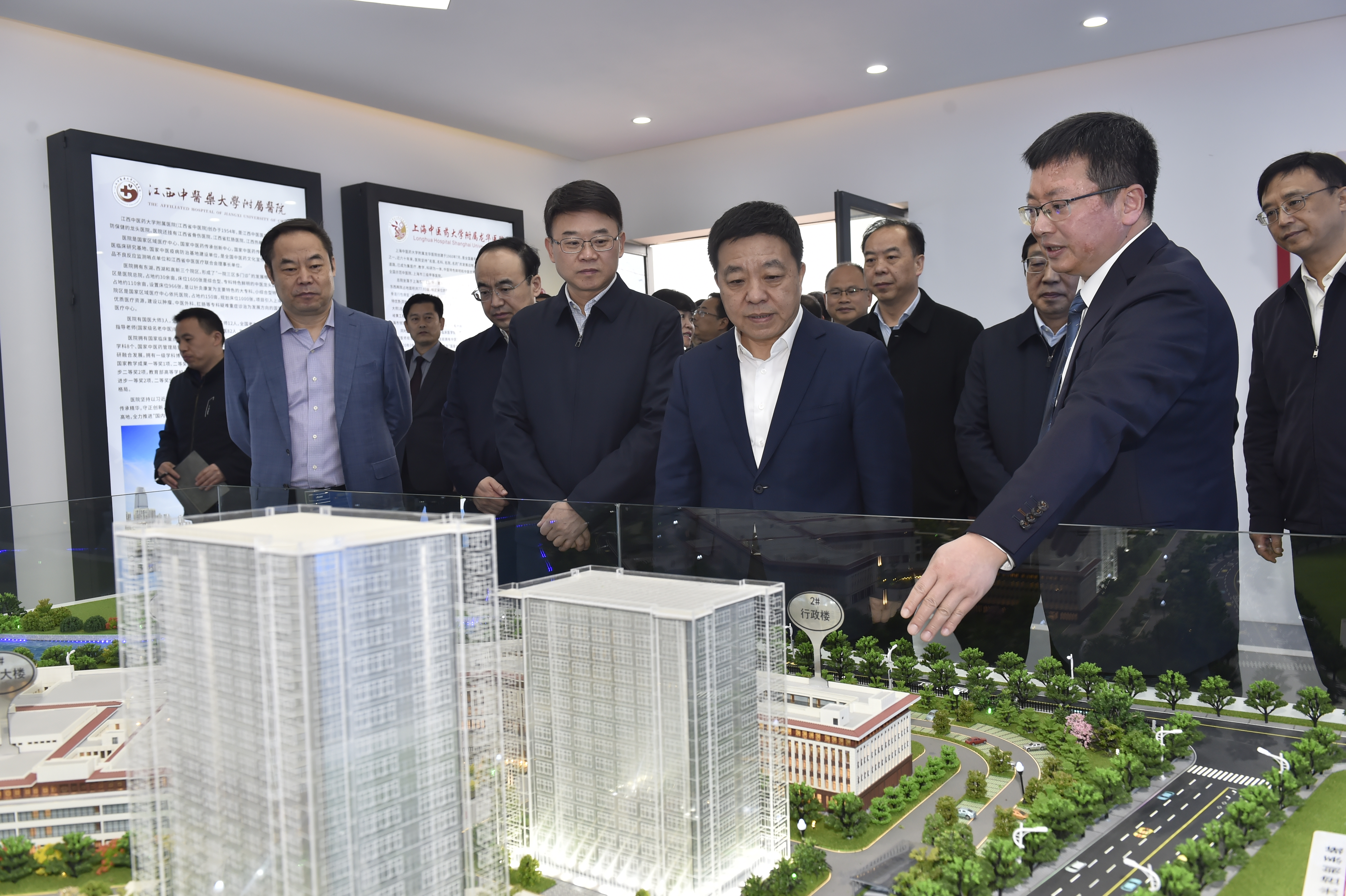 江西省委副书记�、省长叶建春到中建四局江西中医药大学隶属医院项目调研
