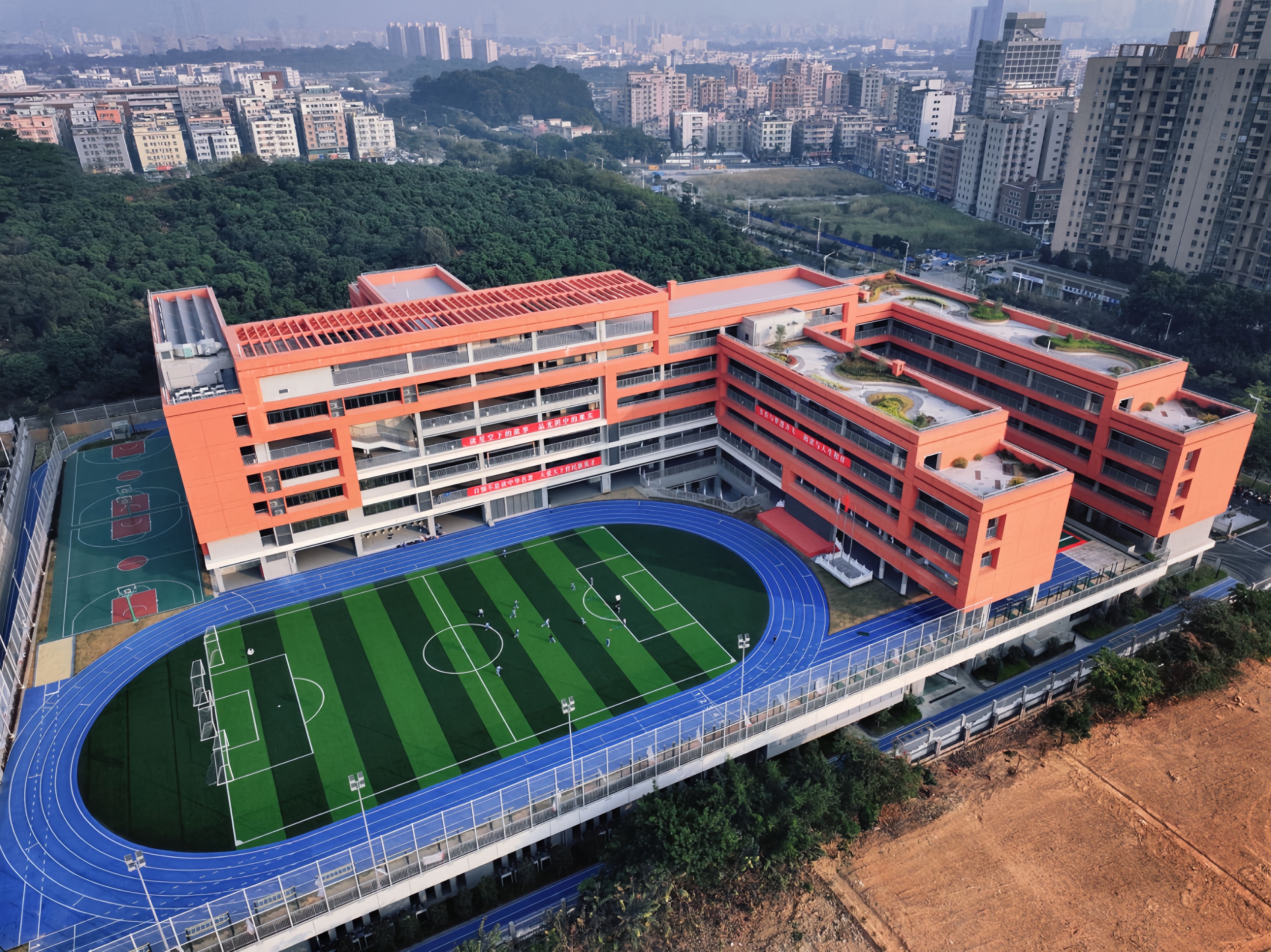 中建四局承建的深圳燕羅九年一貫制學(xué)校新建工程竣工