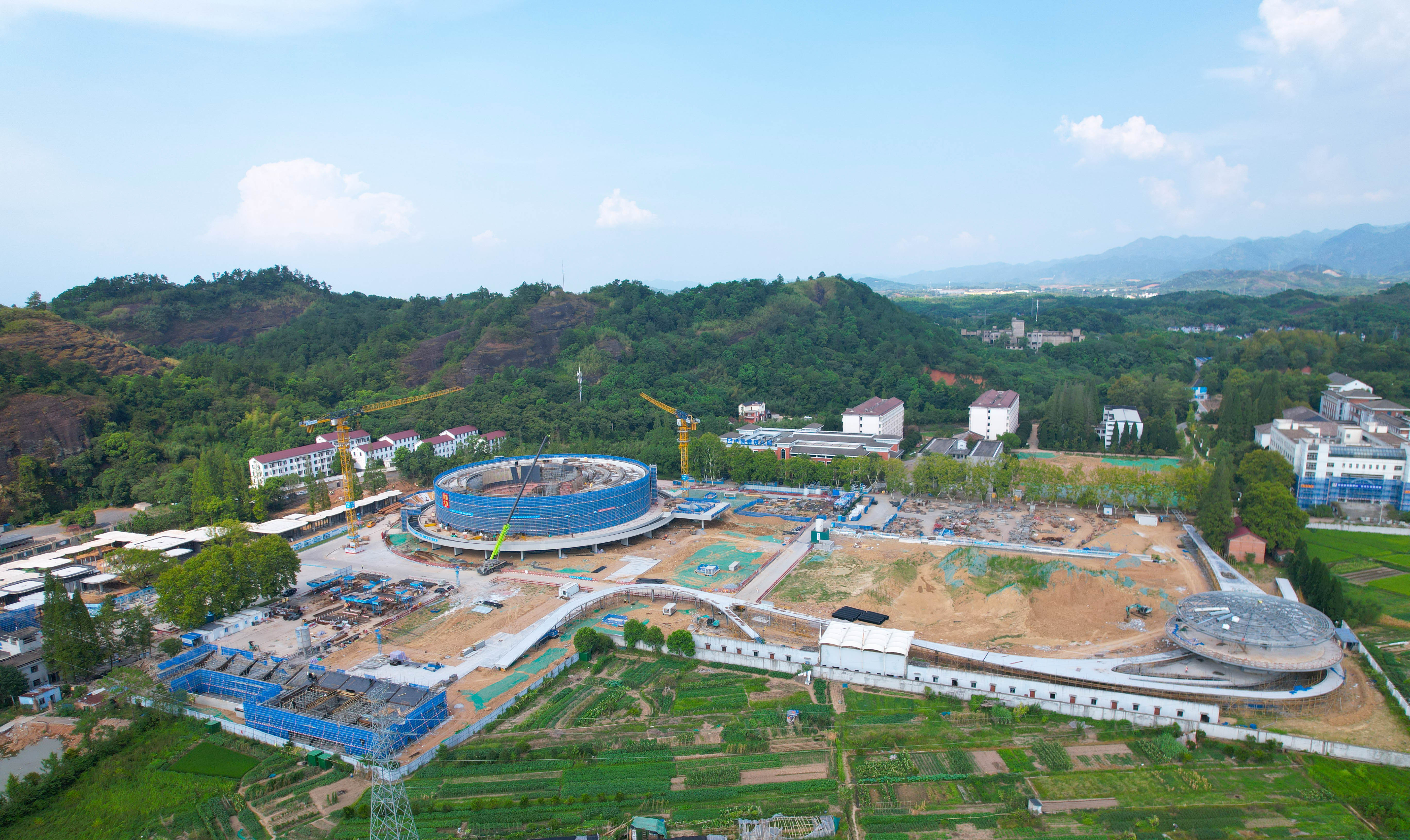 中建八局承建的浙江省衢州市烂柯山世界围棋公园（标段一）项目主体结构全面封顶