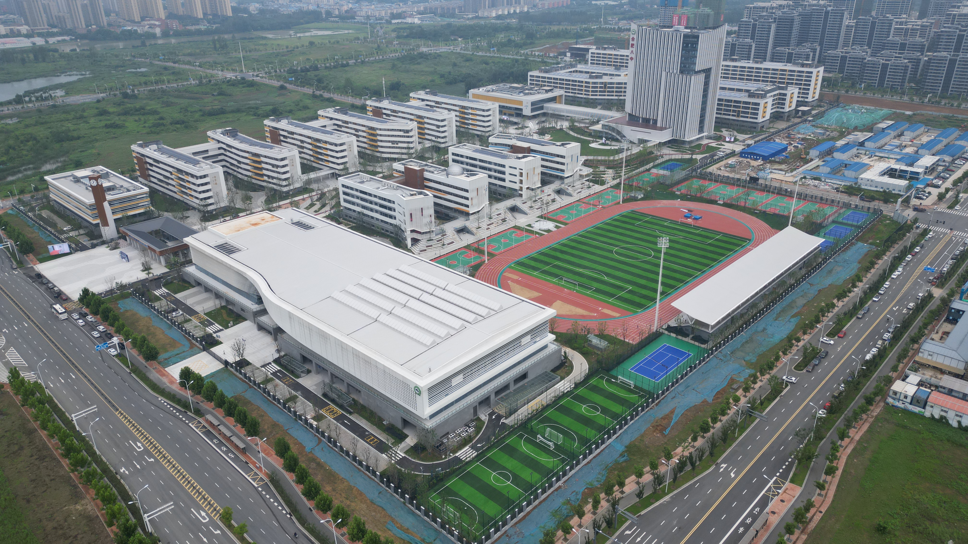 中建四局承建的合肥八中运河新城校区项目竣工交给