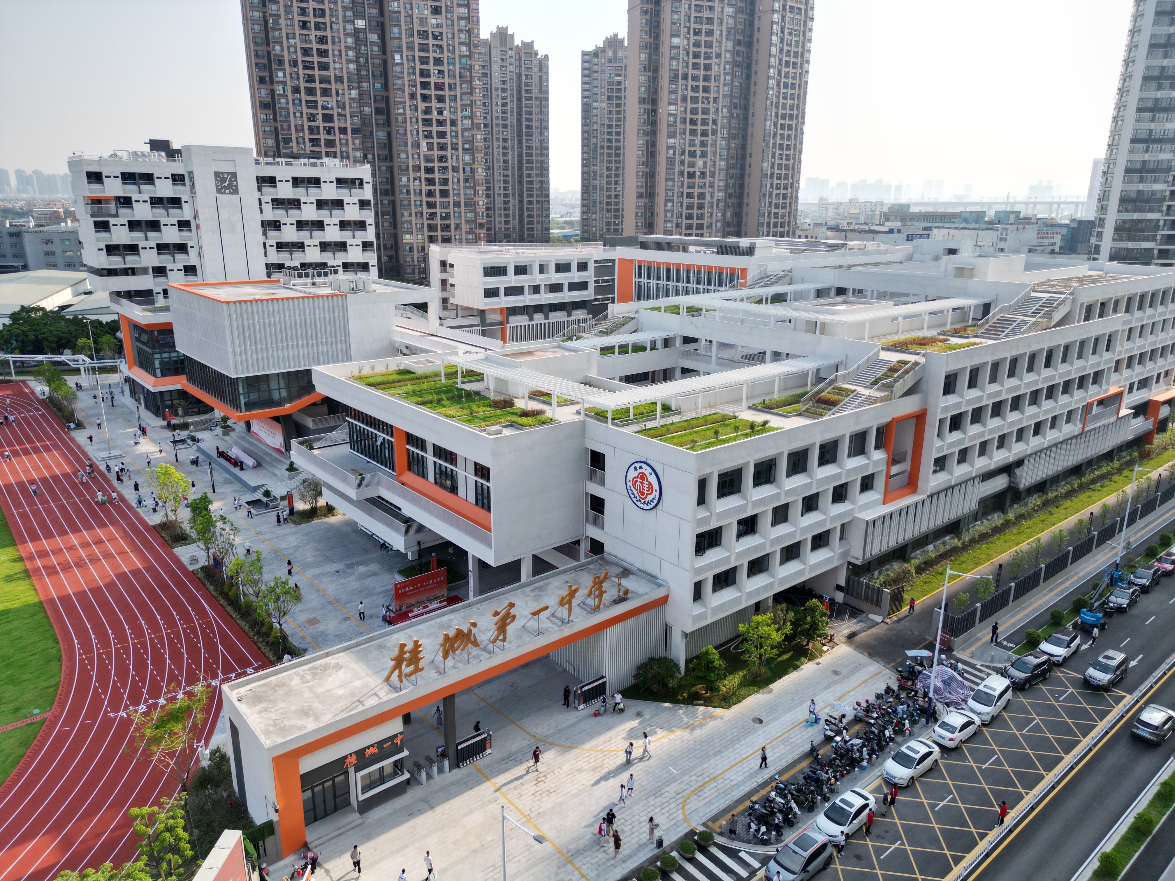 中建四局承建的佛山桂城一中項(xiàng)目投入使用