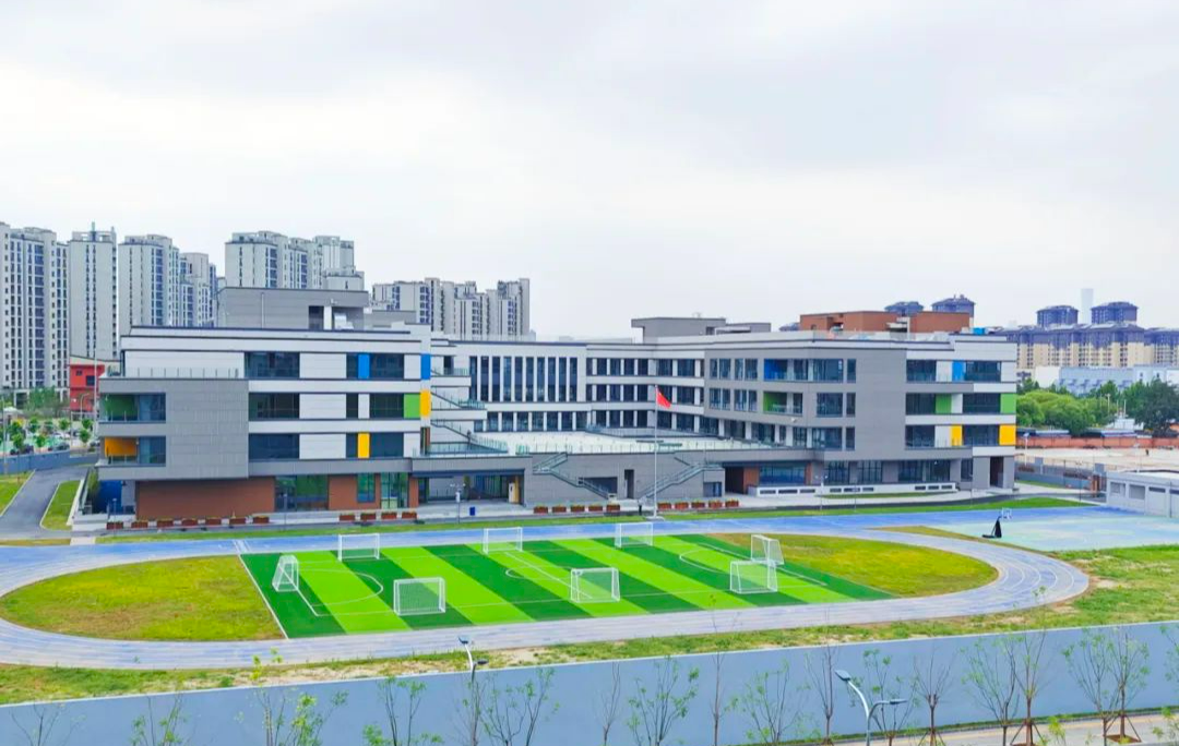 中建一局承建的北京市十一學(xué)校朝陽實驗學(xué)校迎來首批學(xué)生