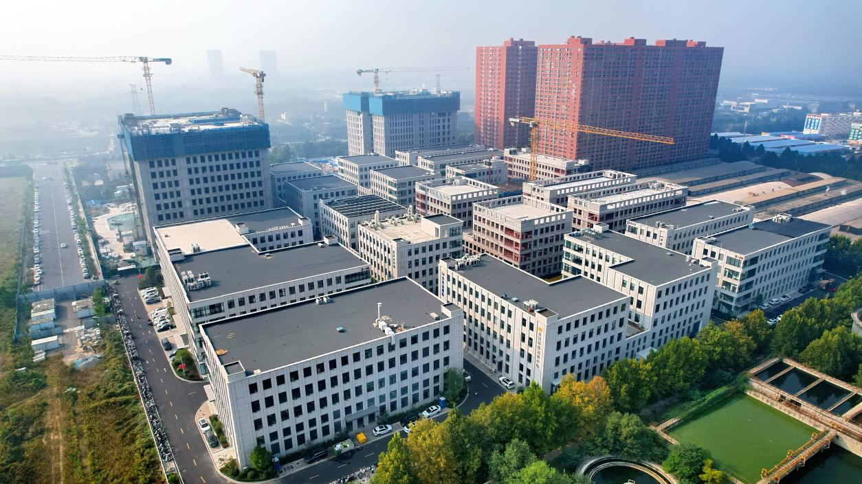 【中建安装投稿官网】中建安装承建的中原小微企业园施工总承包项目三期全面封顶.png