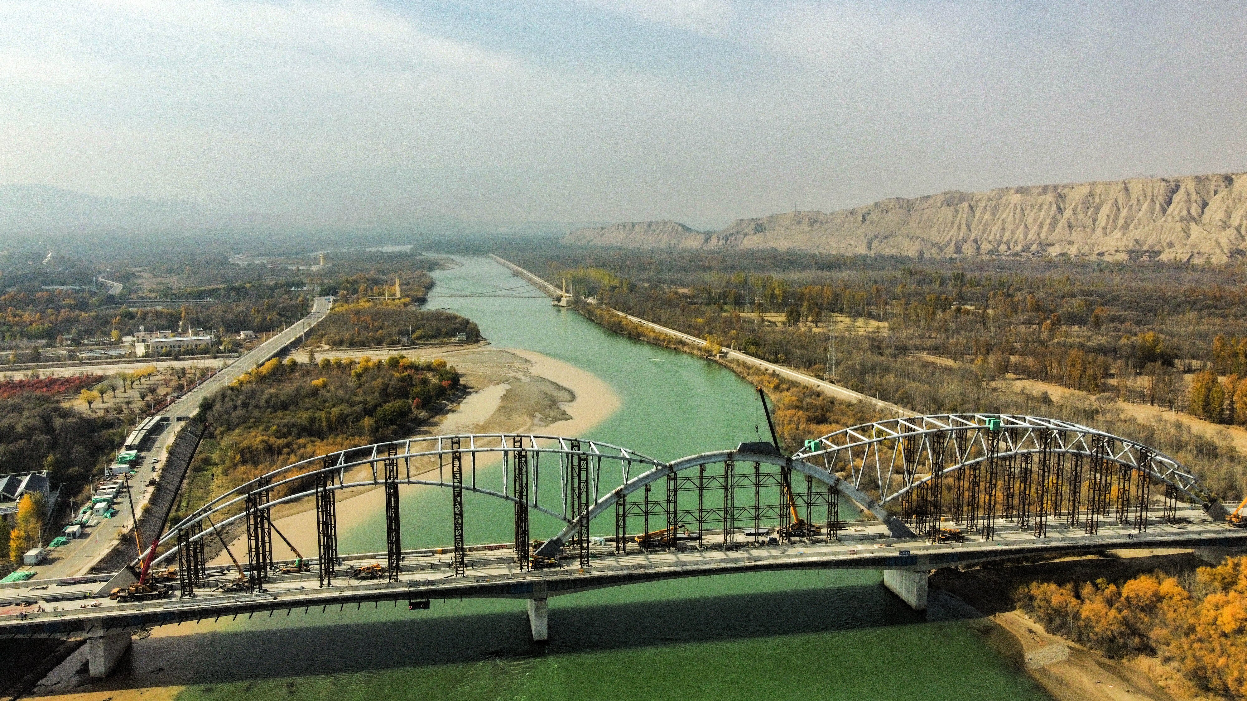 青海首座大跨径波形钢腹板梁拱组合体系桥全桥钢管拱顺利合龙_proc.jpg 青海首座大跨径波形钢腹板梁拱组合体系桥全桥钢管拱顺利合龙_proc.jpg