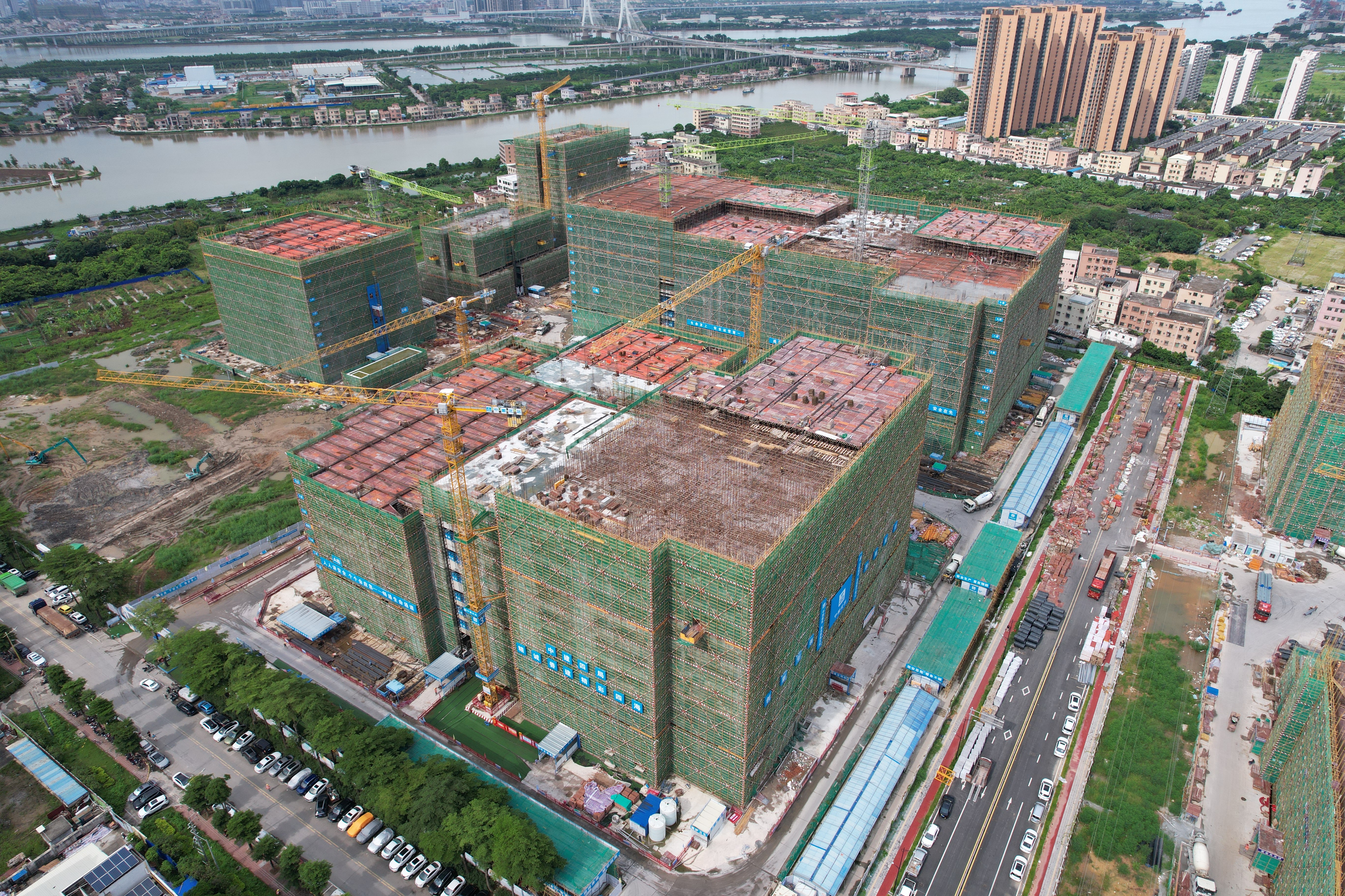 中建四局承建的中山市合展科技產(chǎn)業(yè)園項(xiàng)目主體結(jié)構(gòu)全面封頂