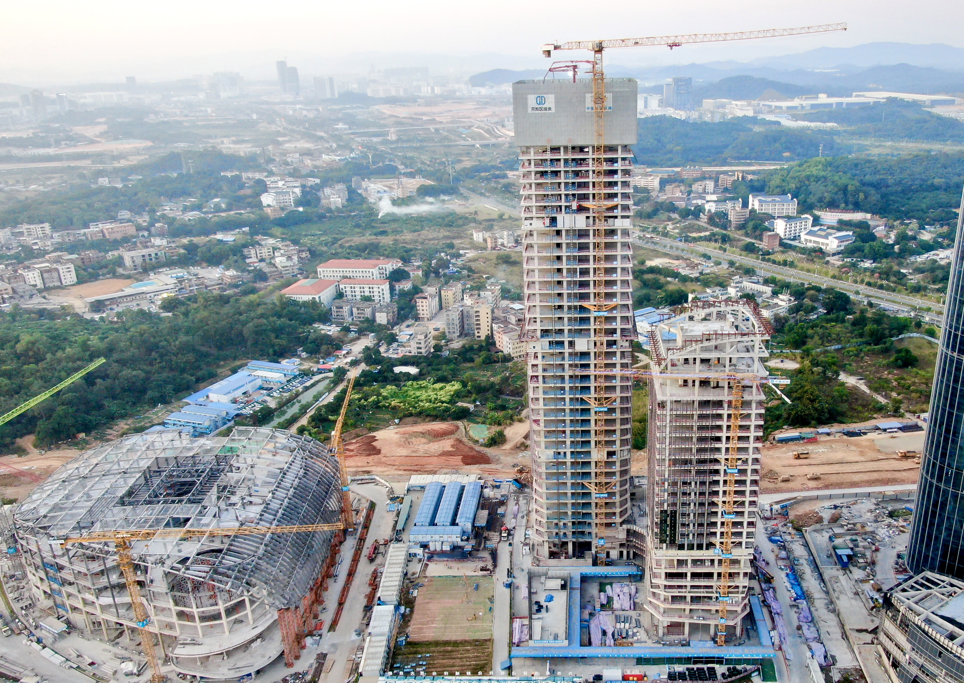 中建四局承建的廣州中新科技文化藝術(shù)中心之智薈塔項(xiàng)目雙子塔全面封頂