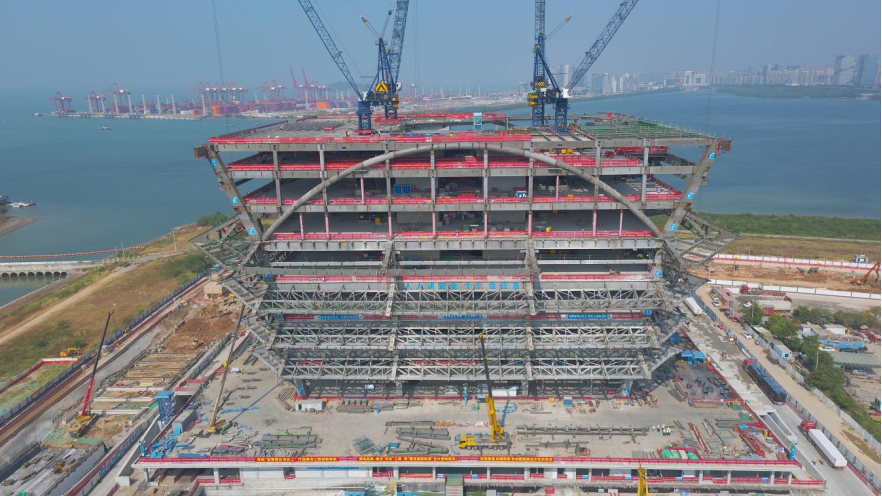 中建科工承建的深圳前海博物館項目鋼結構工程封頂