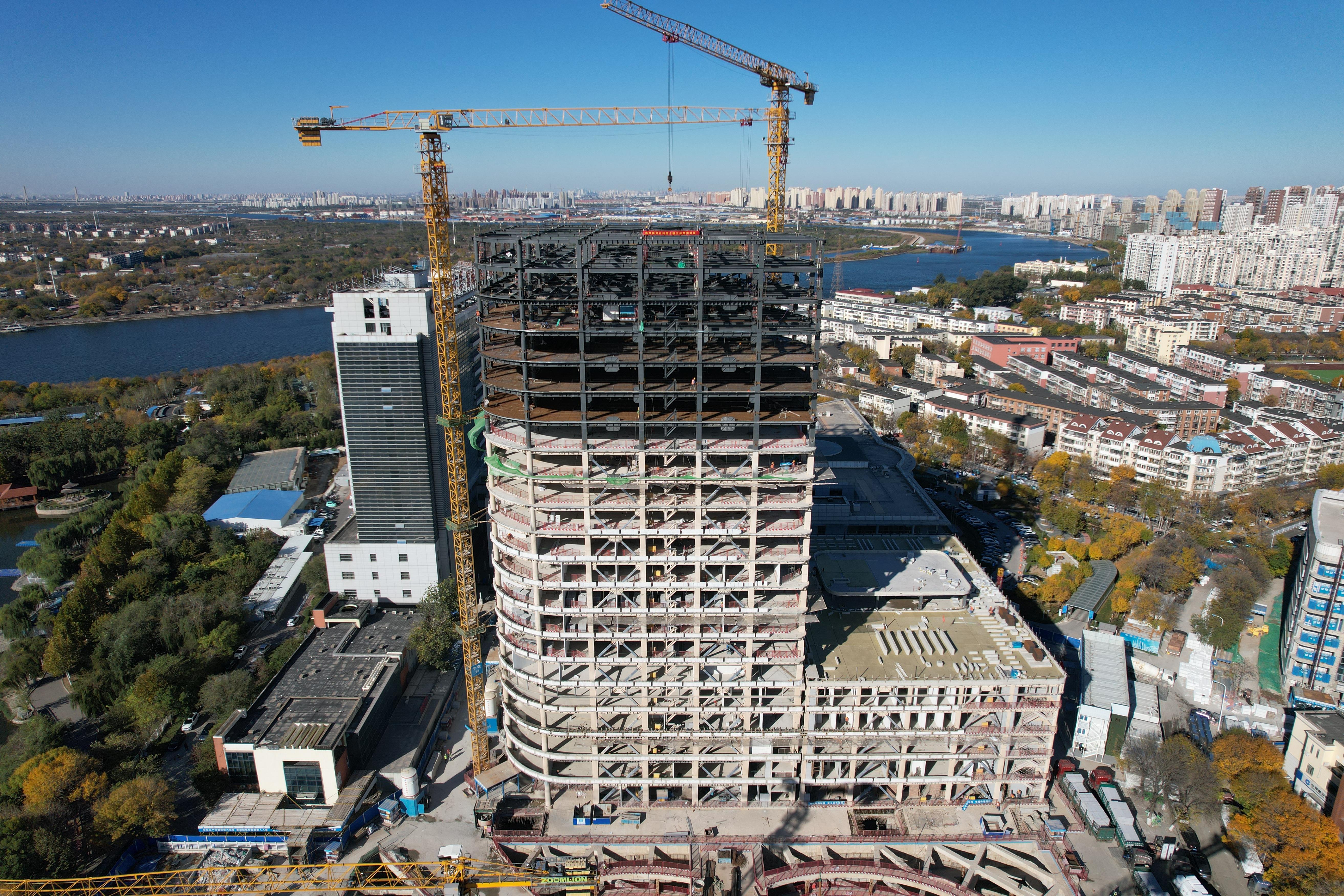中建三局承建的天津市第五中心醫(yī)院新擴建及改造工程施工項目主體結構封頂