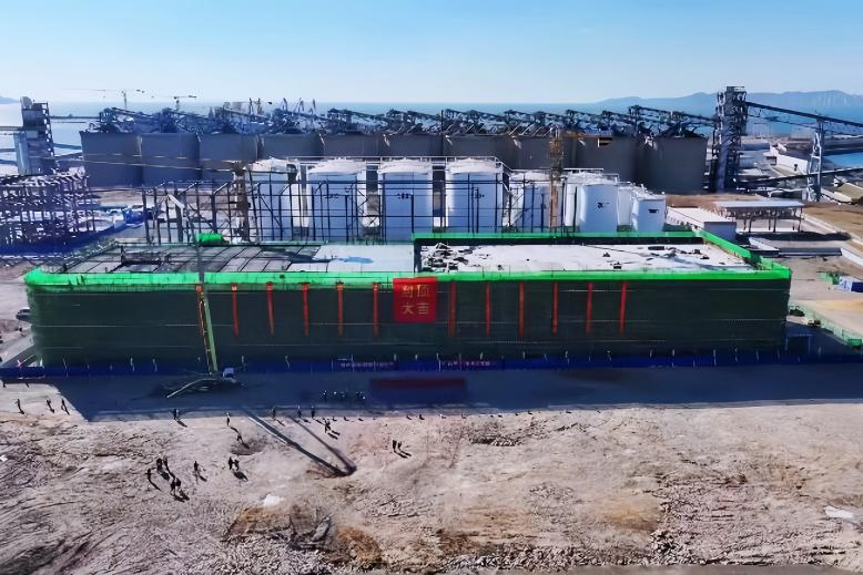 【中建安装投稿官网】中建安装承建的中粮油脂大连饲料蛋白加工包装厂及立体库项目主体结构全面封顶.png