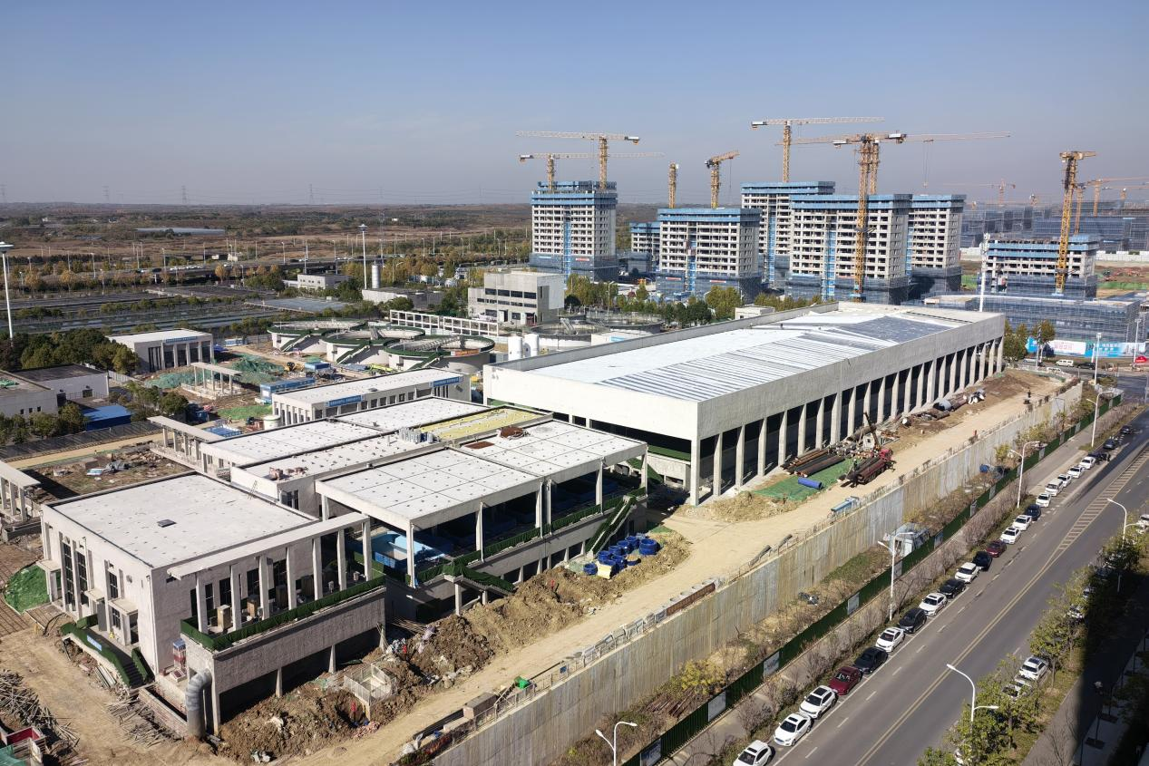 中建安裝承建的安徽合肥七水廠三期工程項(xiàng)目主體結(jié)構(gòu)全面封頂
