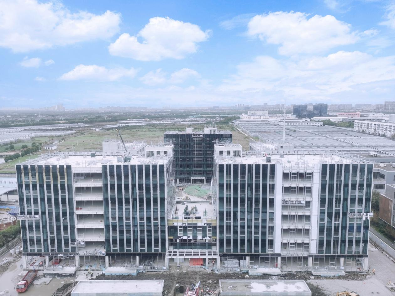 中建安裝承建的上海宏英智能產(chǎn)業(yè)園項目完工