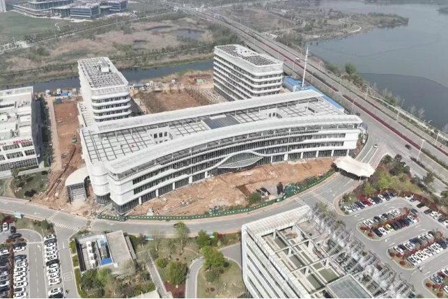 中建六局承建的湖北黄冈大别山区域医疗中心项目通过竣工验收