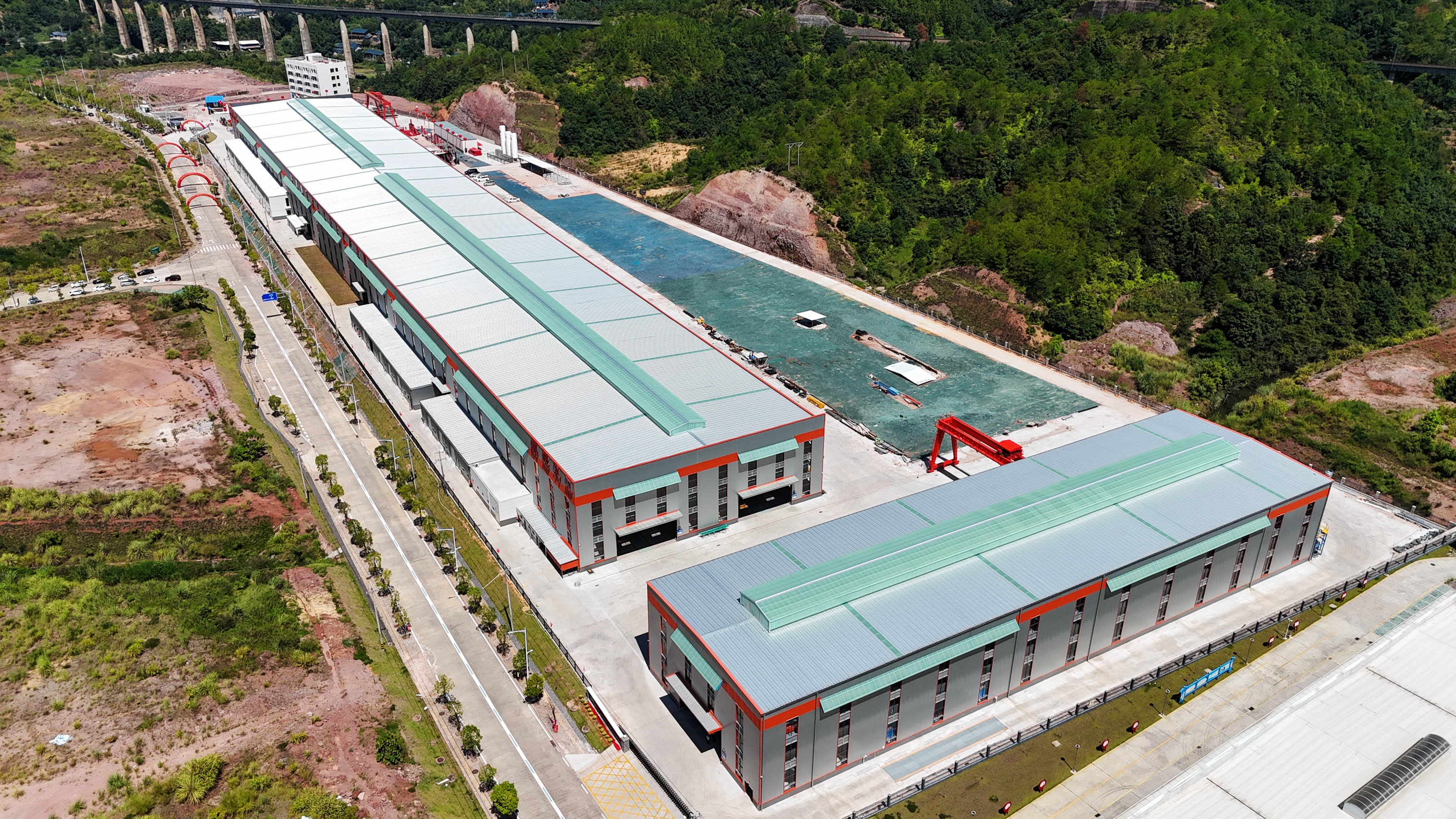 933期局报投稿【完美履约】中建集团对口支援长汀绿色建材产业园一项目顺利投产 (1).jpg