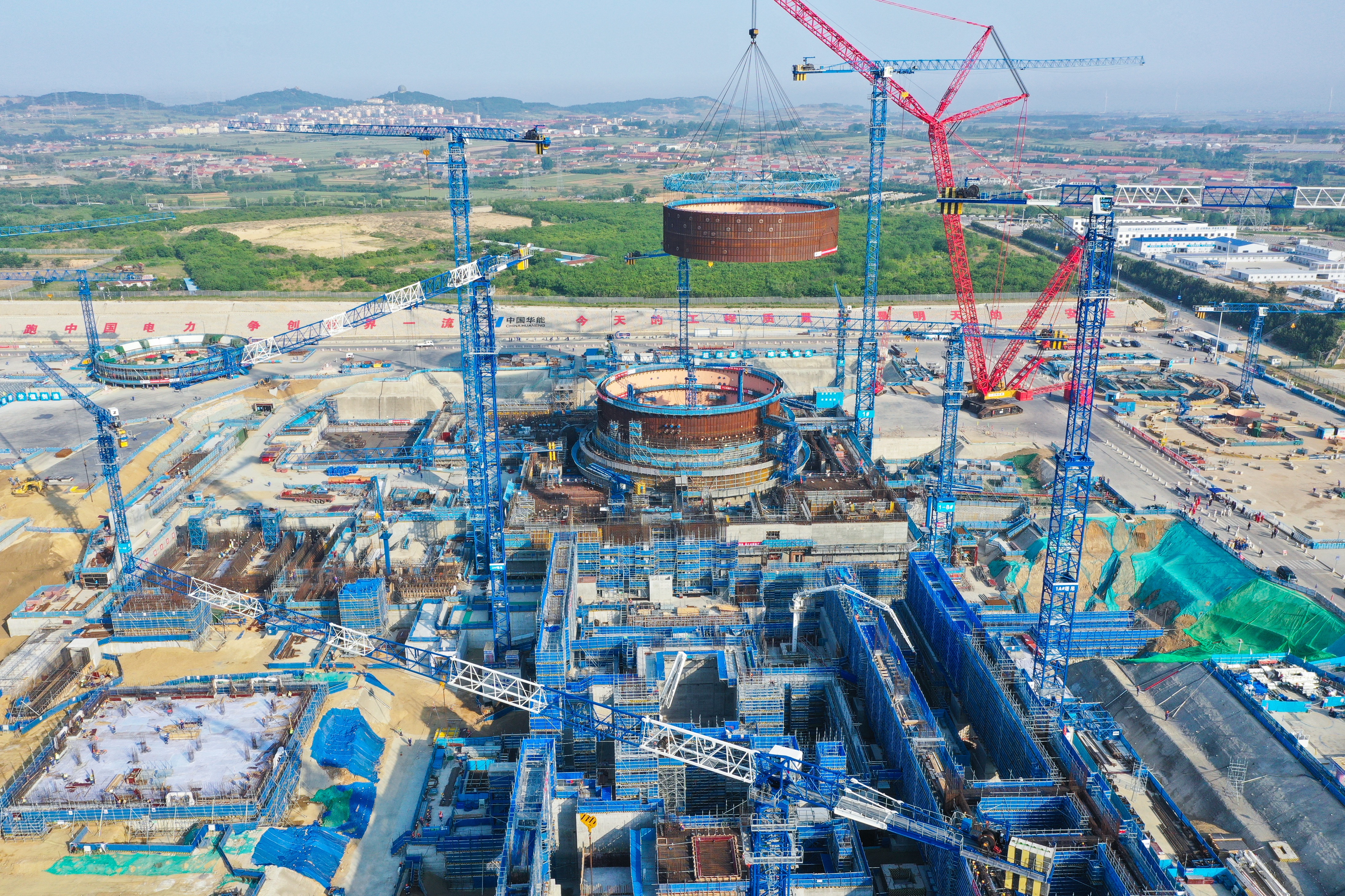 1.石岛湾核电项目-模块化吊装全景图.jpg 1.石岛湾核电项目-模块化吊装全景图.jpg