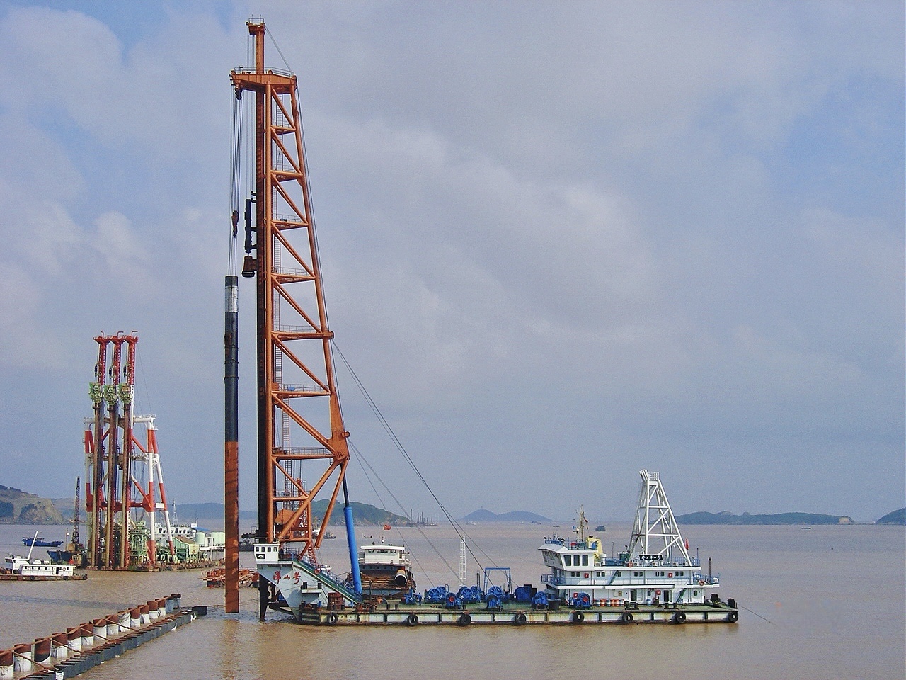 “港工洋山号”打桩船.jpg